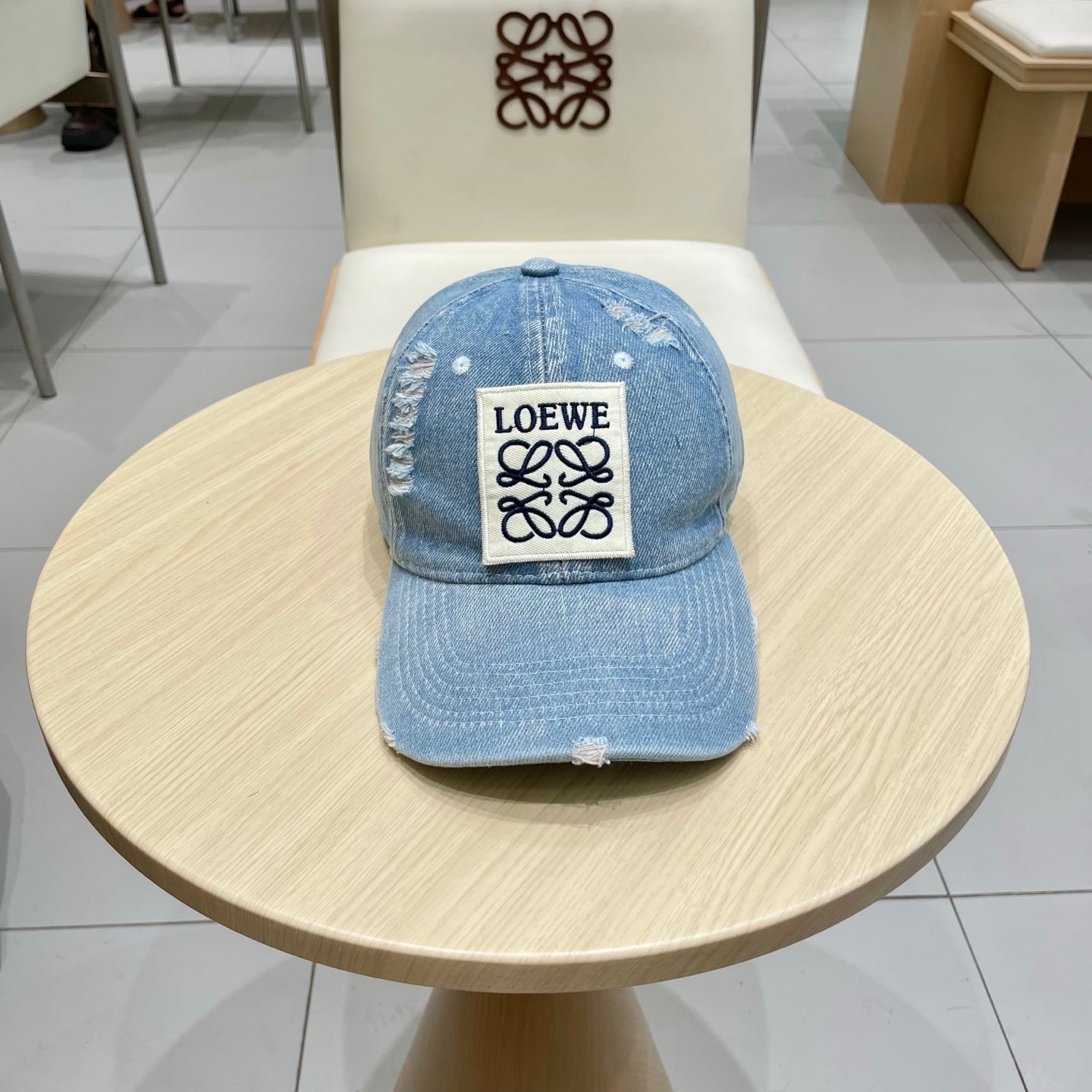 Embroidered Baseball Cap - Stylish & Versatile Headwear