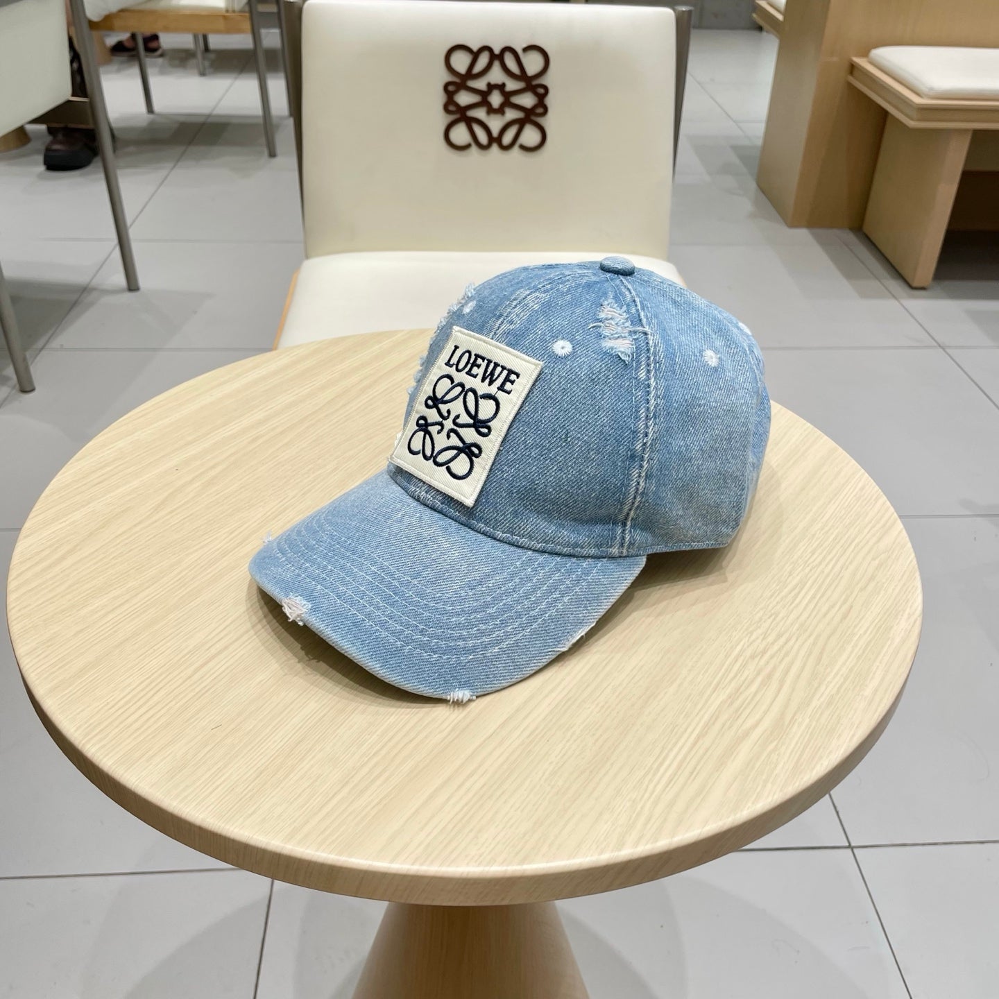 Embroidered Baseball Cap - Stylish & Versatile Headwear