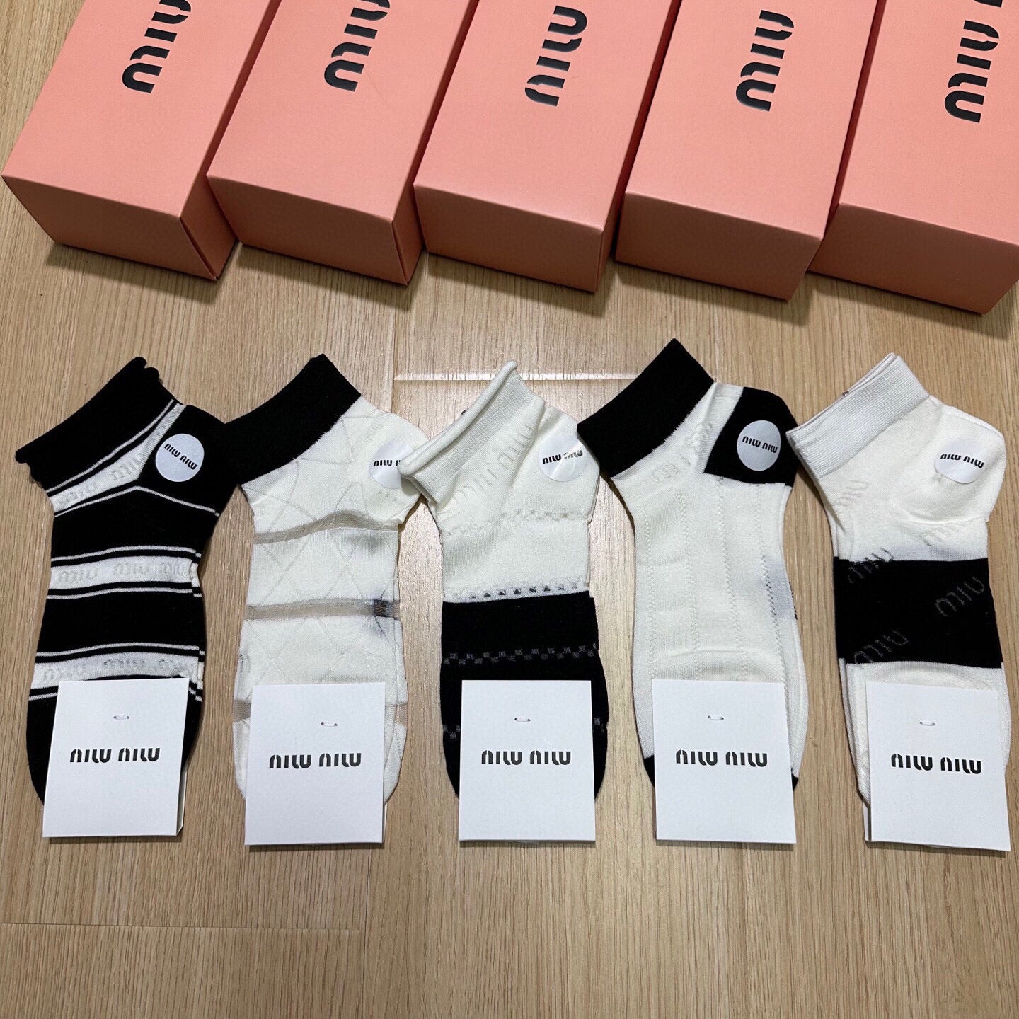 Miumiu Womenâ€™s Bamboo Cotton Socks - 5 Pairs in Gift Box