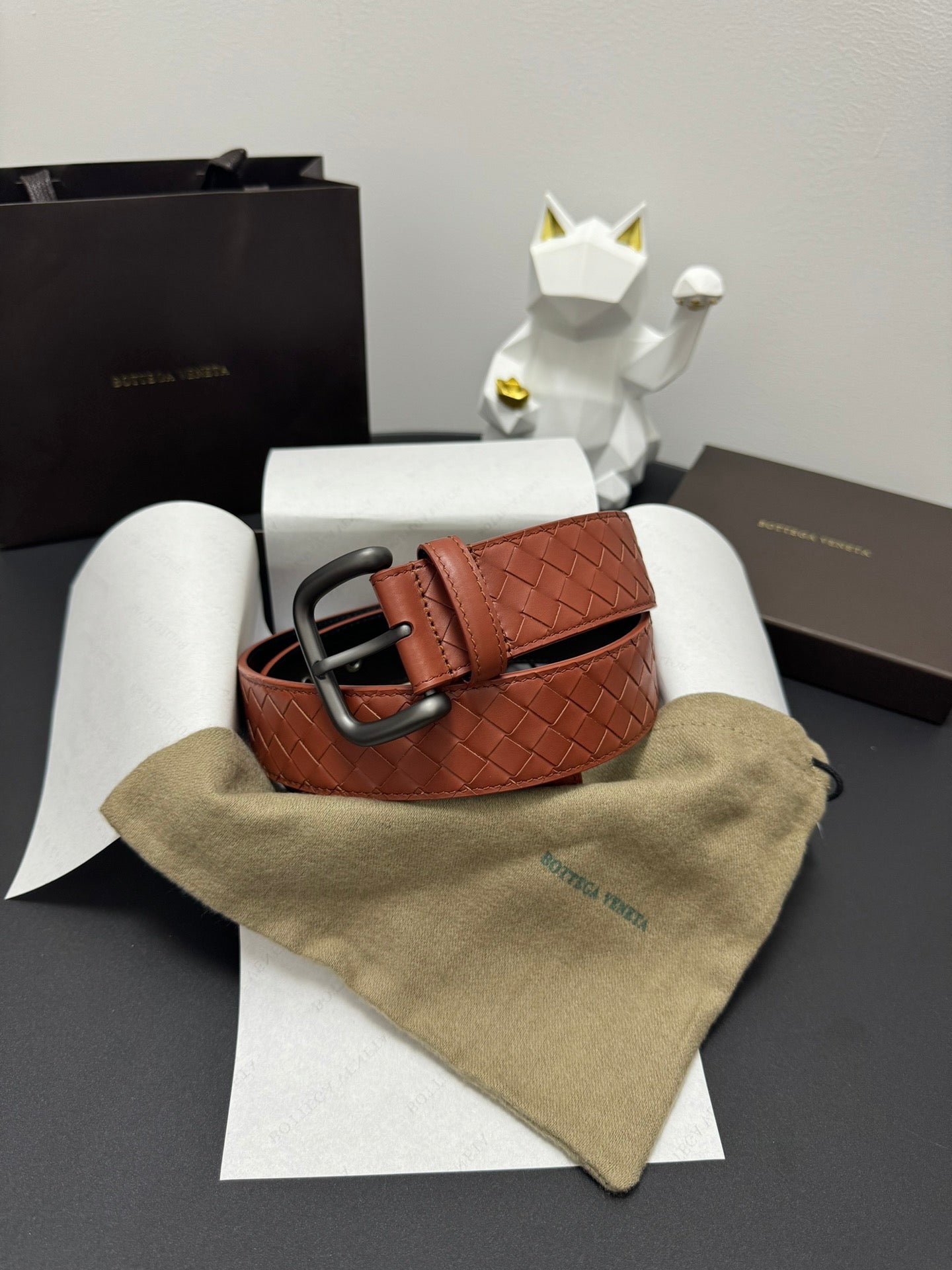 Bottega Veneta Handwoven Black Cowhide Classic - 4.0cm