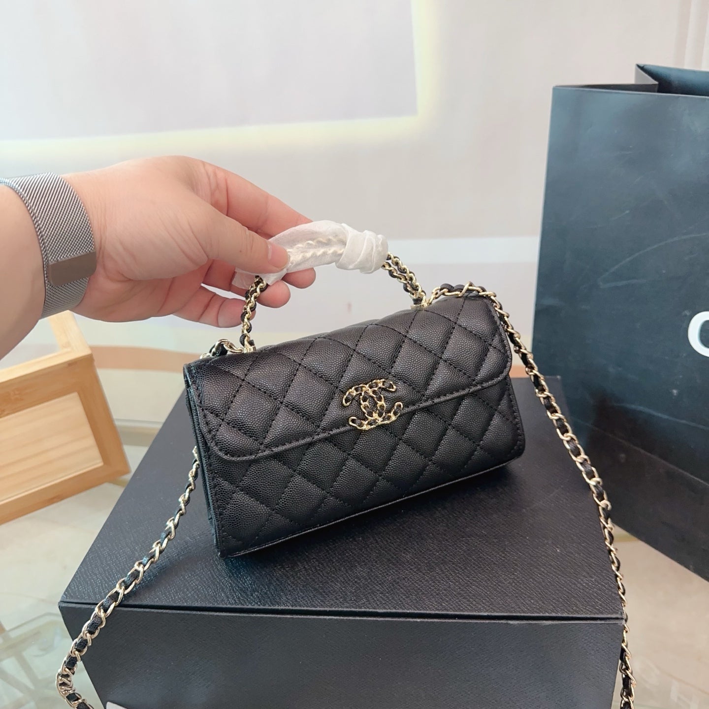 Chanel 25P Portable Flap Bag - Elegant Cross-Body Style