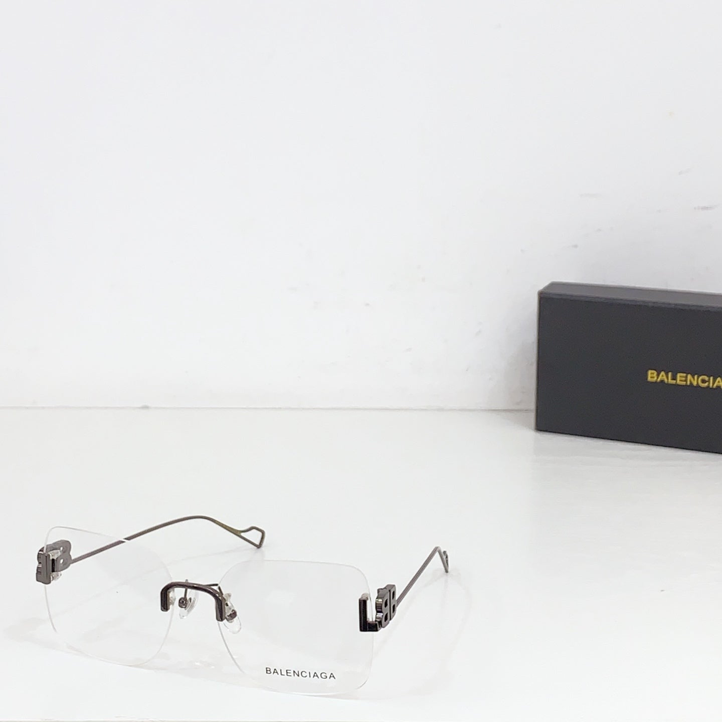 Balentiaga BB01130 - Stylish Underthing for Your Wardrobe