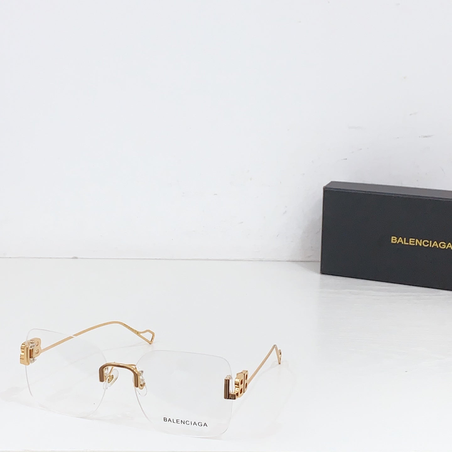 Balentiaga BB01130 - Stylish Underthing for Your Wardrobe