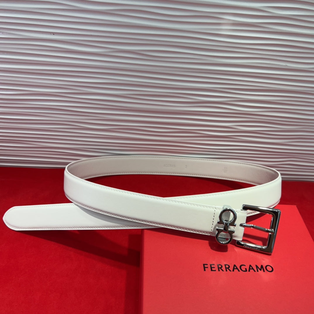 Fila Women's Elegant Pin Buckle Belt - Soft Leather, Durable Design