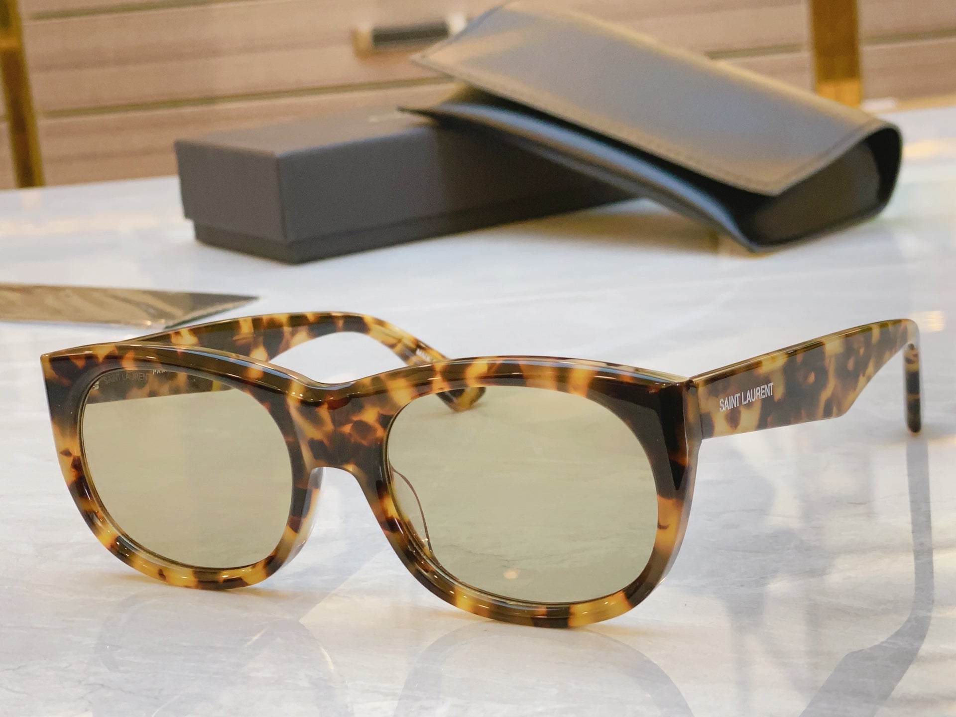 Saint Laurent SL815 Sunglasses - Stylish and Sophisticated