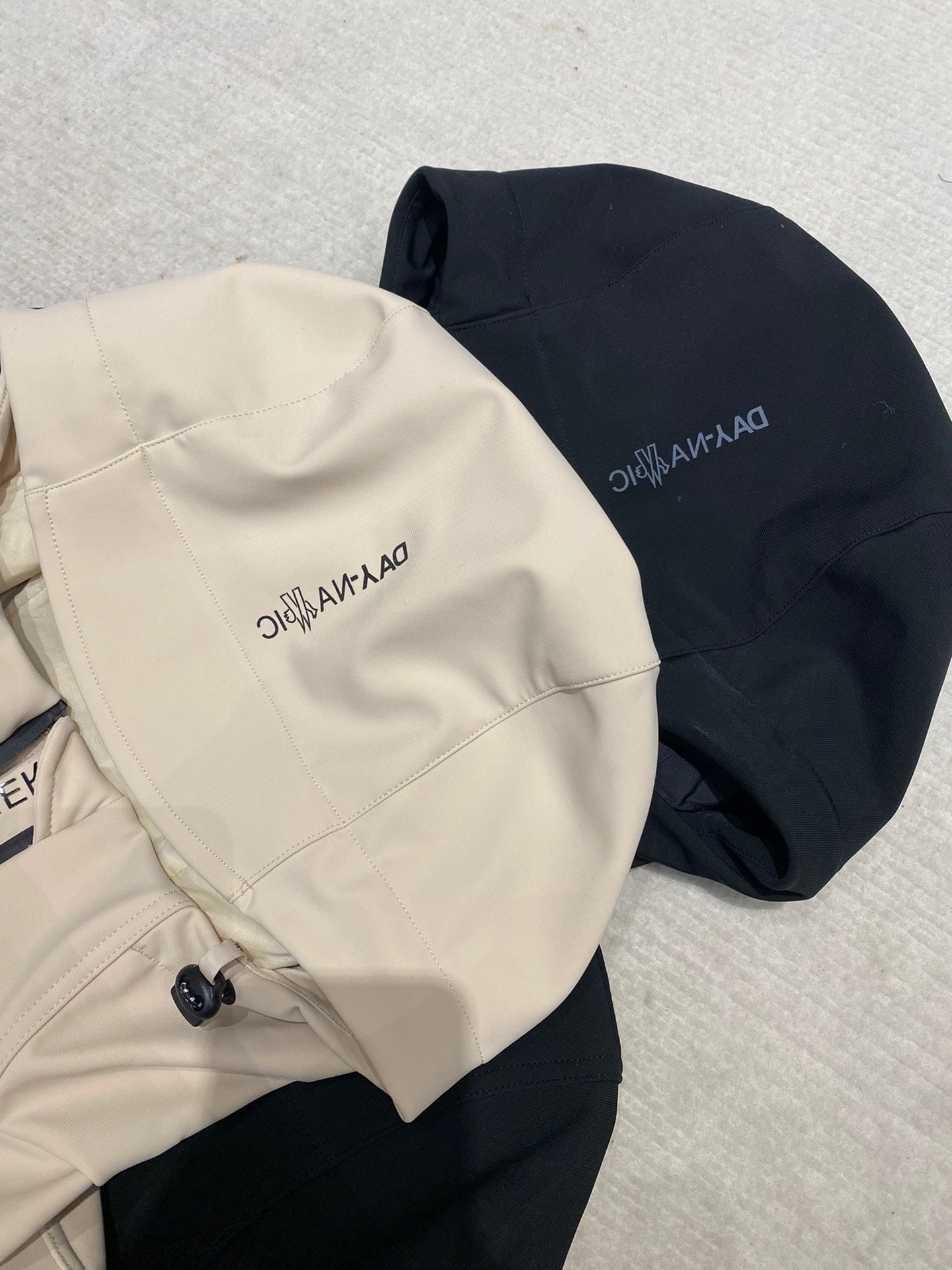 Moncler Mouth Zumeles Women's Slim Fit Hooded Outdoor Jacket