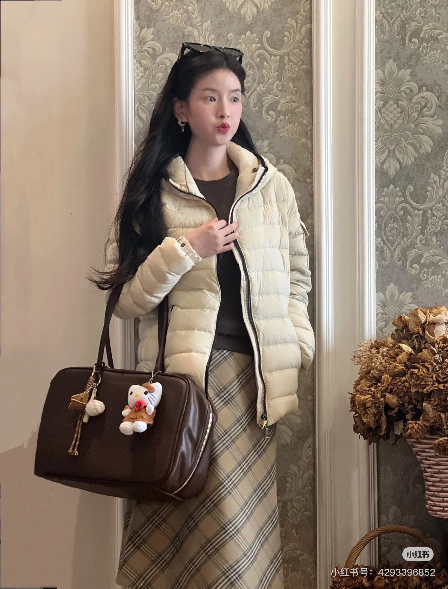 ** Moncler Bles Hooded Slim Fit White Goose Down Jacket

**