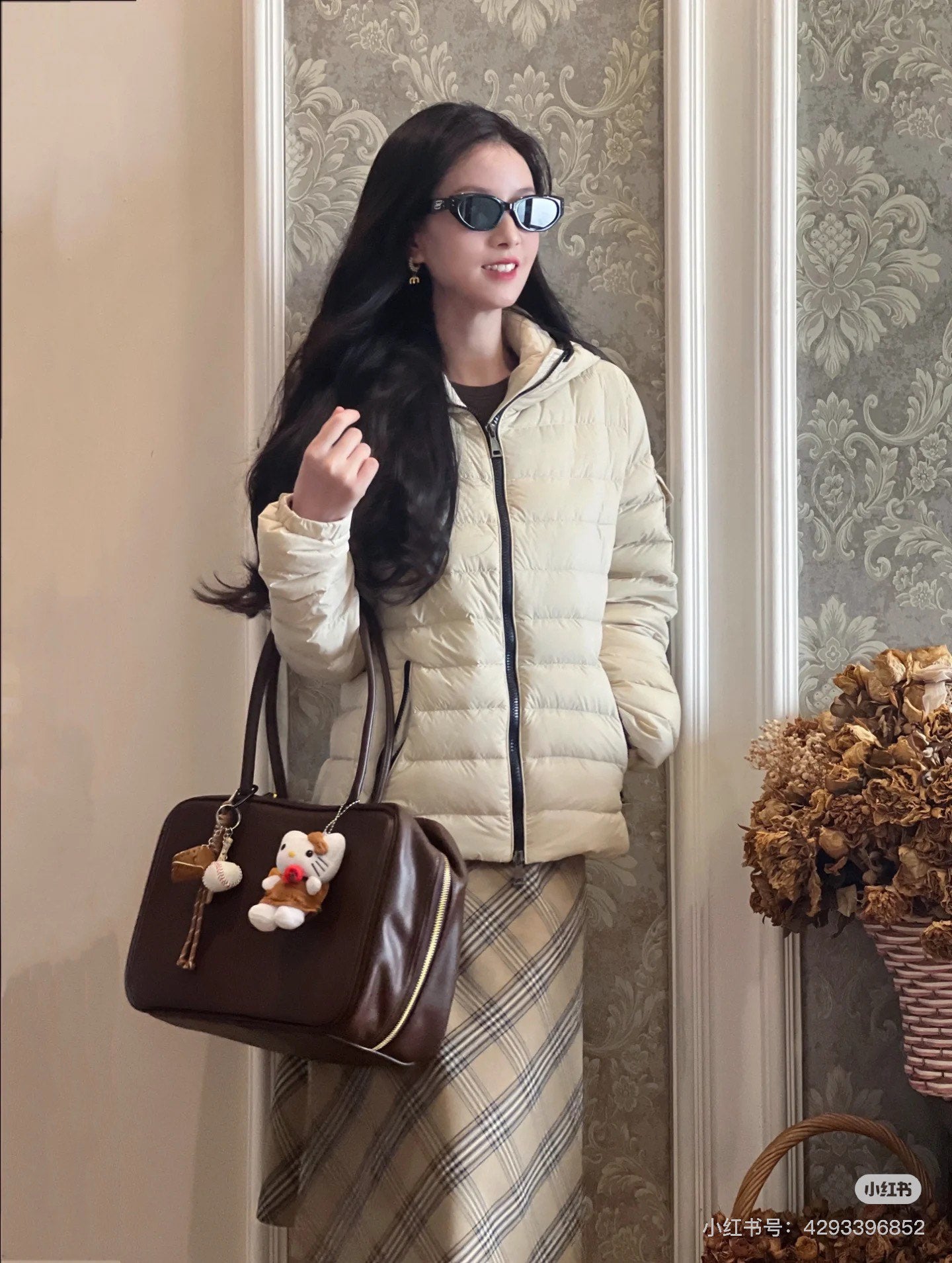 ** Moncler Bles Hooded Slim Fit White Goose Down Jacket

**