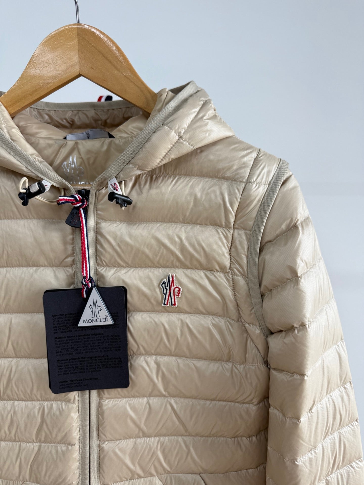 Moncler Women's Versatile 2-in-1 Outdoor Vest - Black Apricot