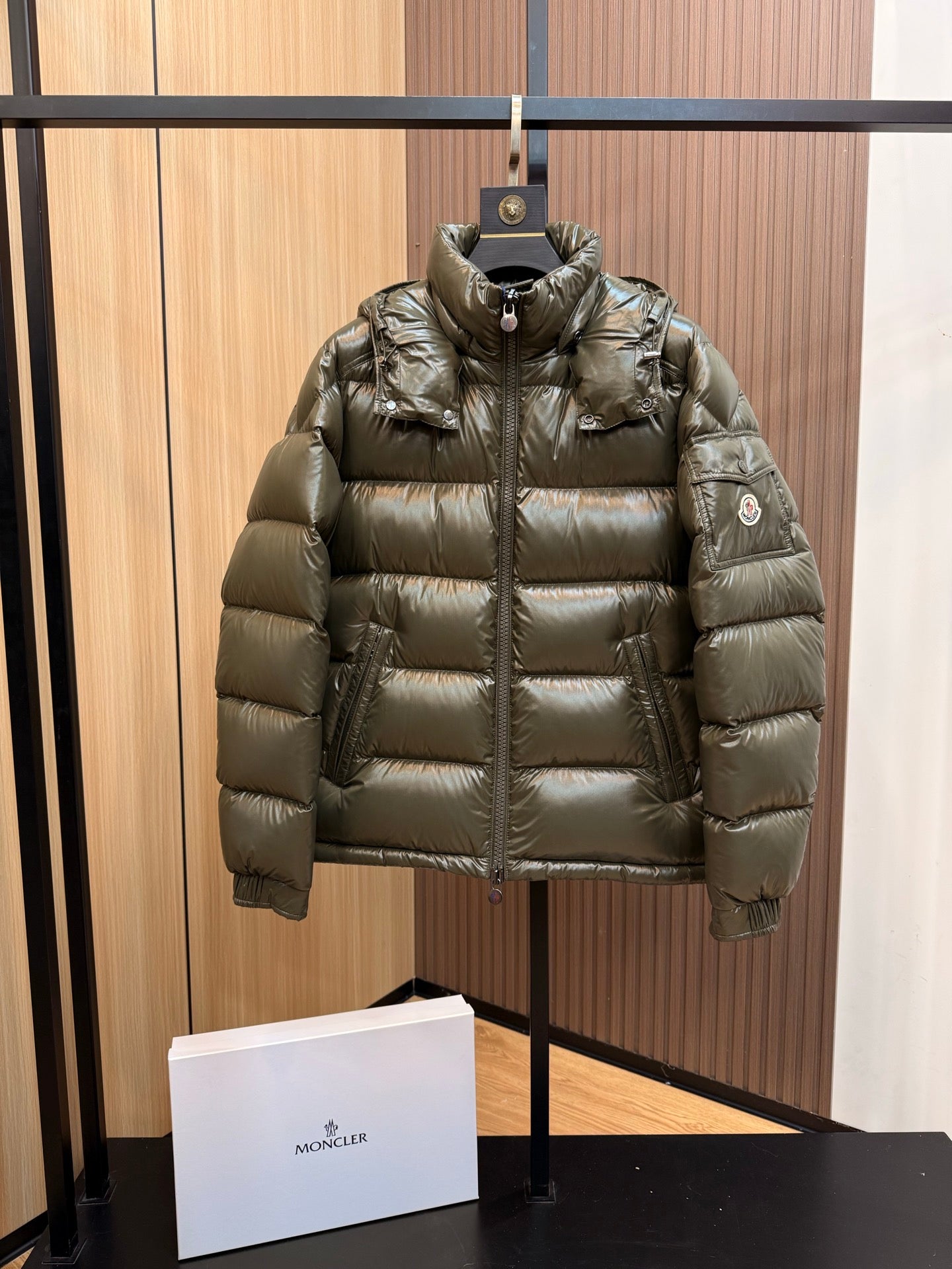 Classic Moncler Short Down Jacket for Ultimate Warmth and Style