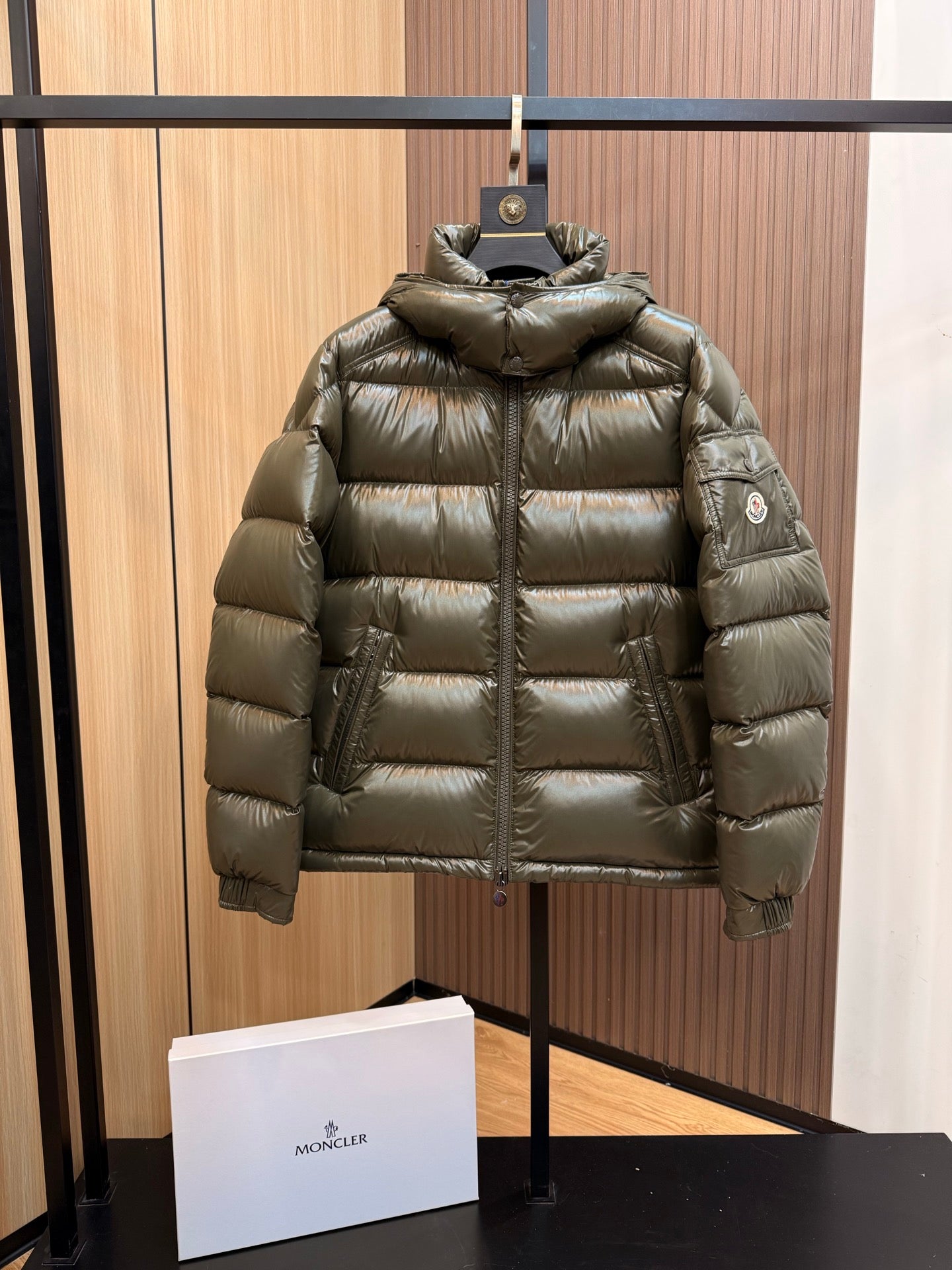 Classic Moncler Short Down Jacket for Ultimate Warmth and Style