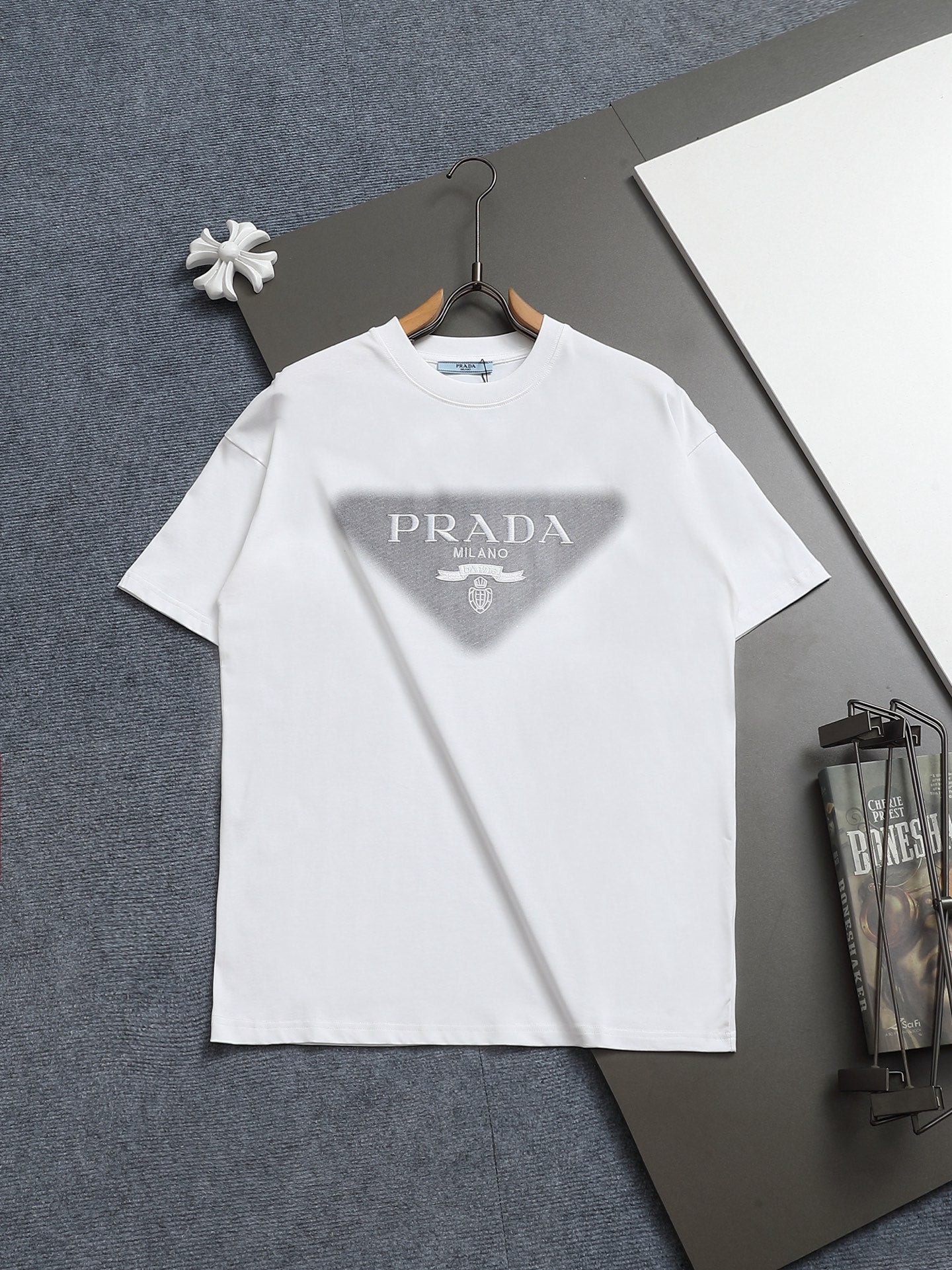 PRADA Round Neck Short-Sleeved T-Shirt - Stylish & Versatile