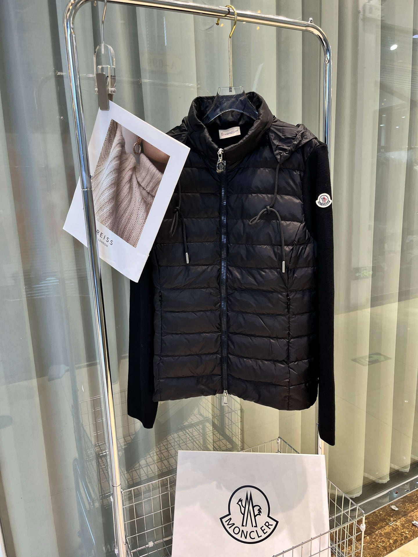 ** Moncler High-Performance Wool Knit Splicing Down Hooded Jacket

**