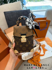 Elegant Retiro Handbag with Yellow Leather Trim