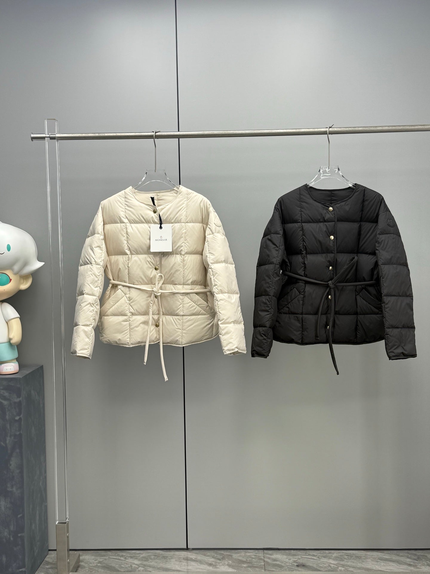 ** Women's Moncler Caramagne Down Jacket â€“ Luxury Sculptural Bread Coat

**