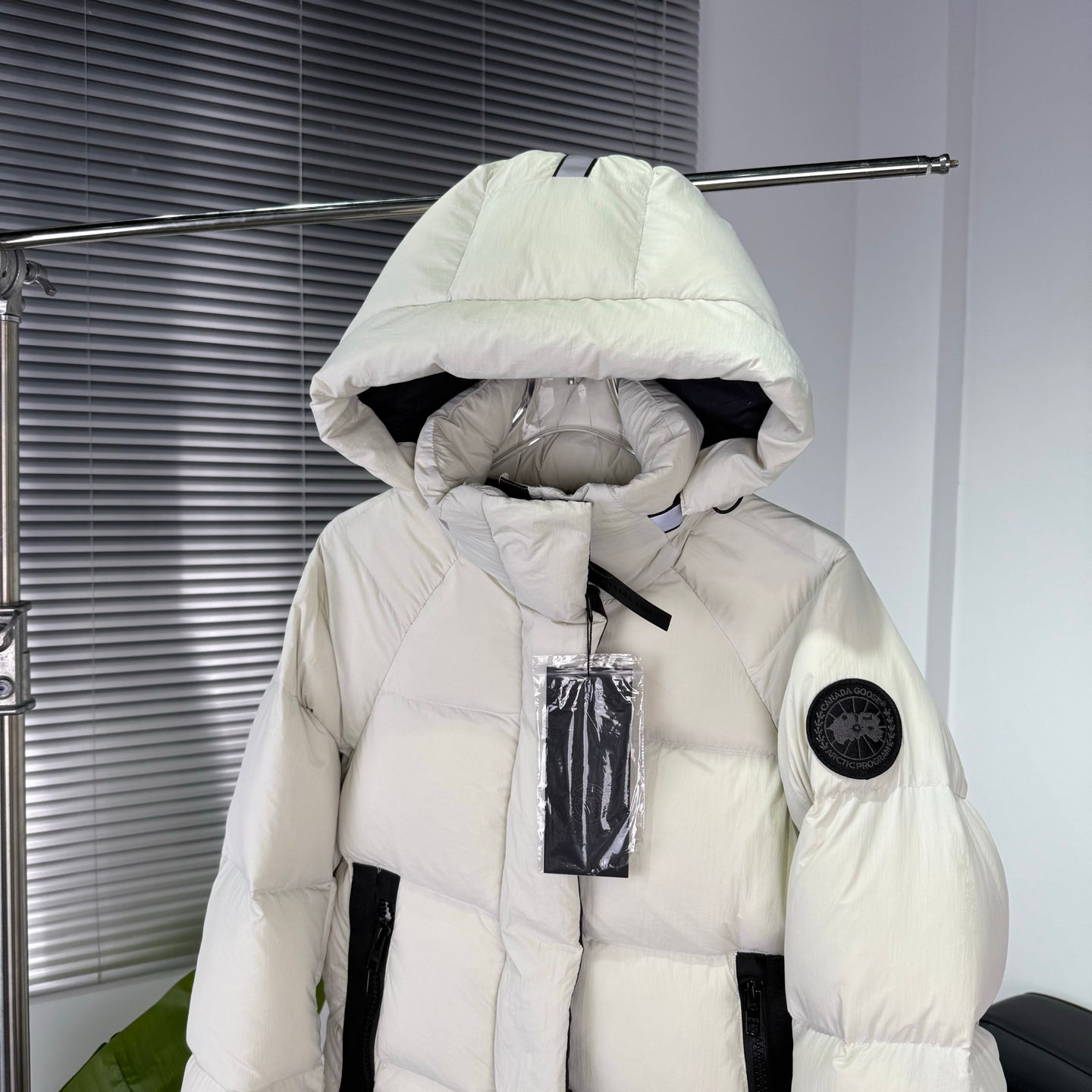 Canada Goose Black Label Short Down Jacket â€“ Unisex Street Style