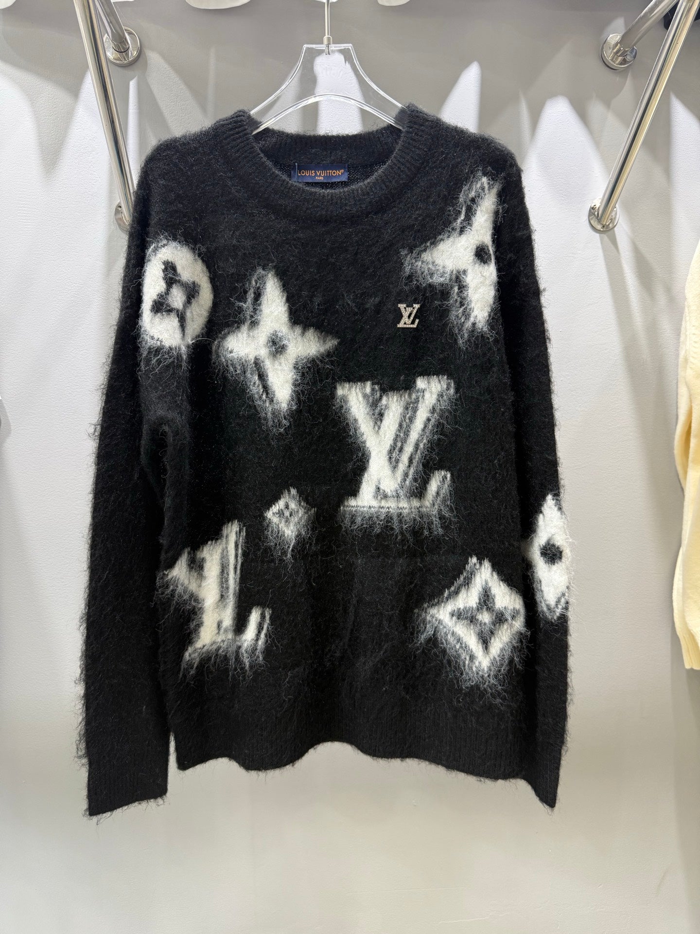 LV2025ss Catwalk-Style Knitted Fleece Sweater