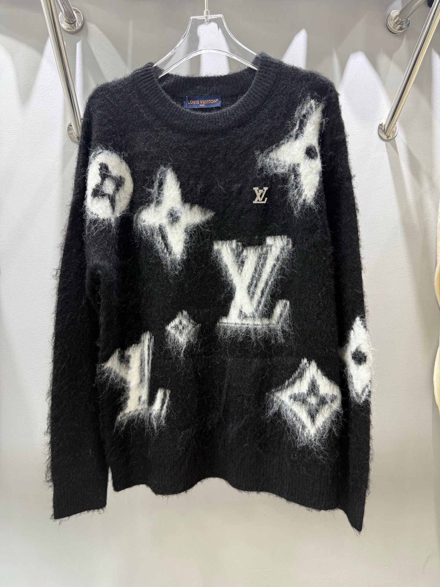 LV2025ss Catwalk-Style Knitted Fleece Sweater