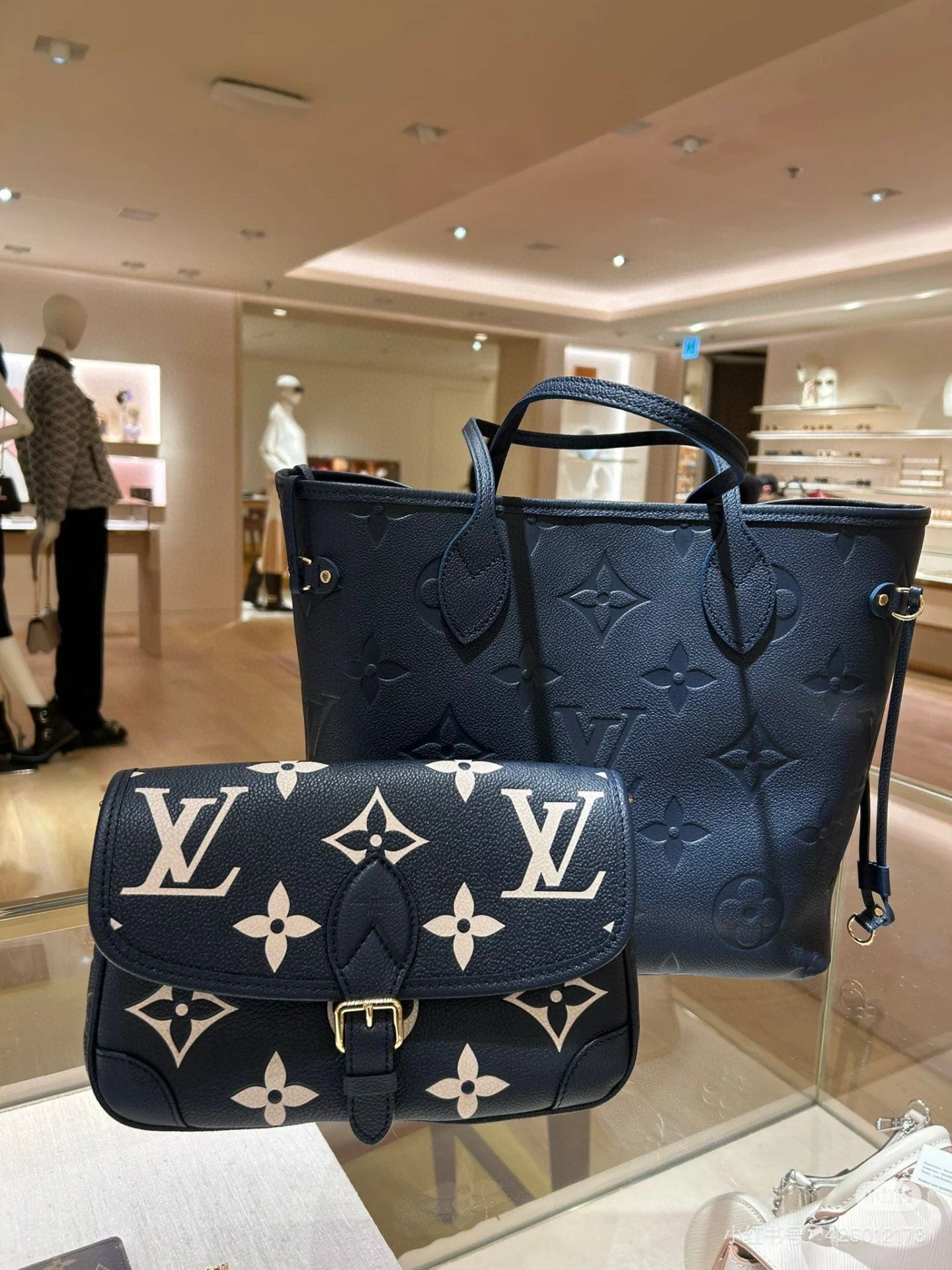 Louis Vuitton Neverfull Black Tote Bag