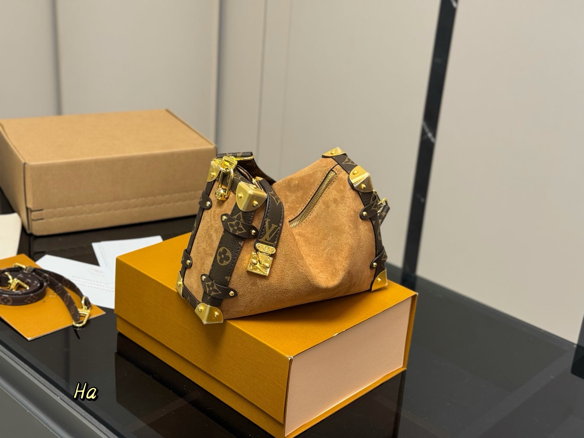 LV Wang Zha Gu Ailing Catwalk Soft Box - Stylish Folding Bag