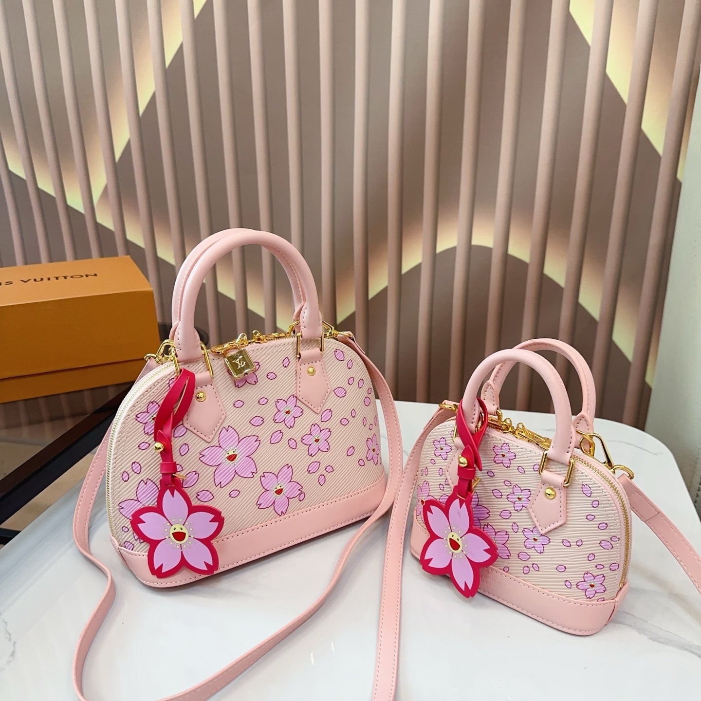 Large Capacity LV Shell Bag â€“ Versatile and Unique Design