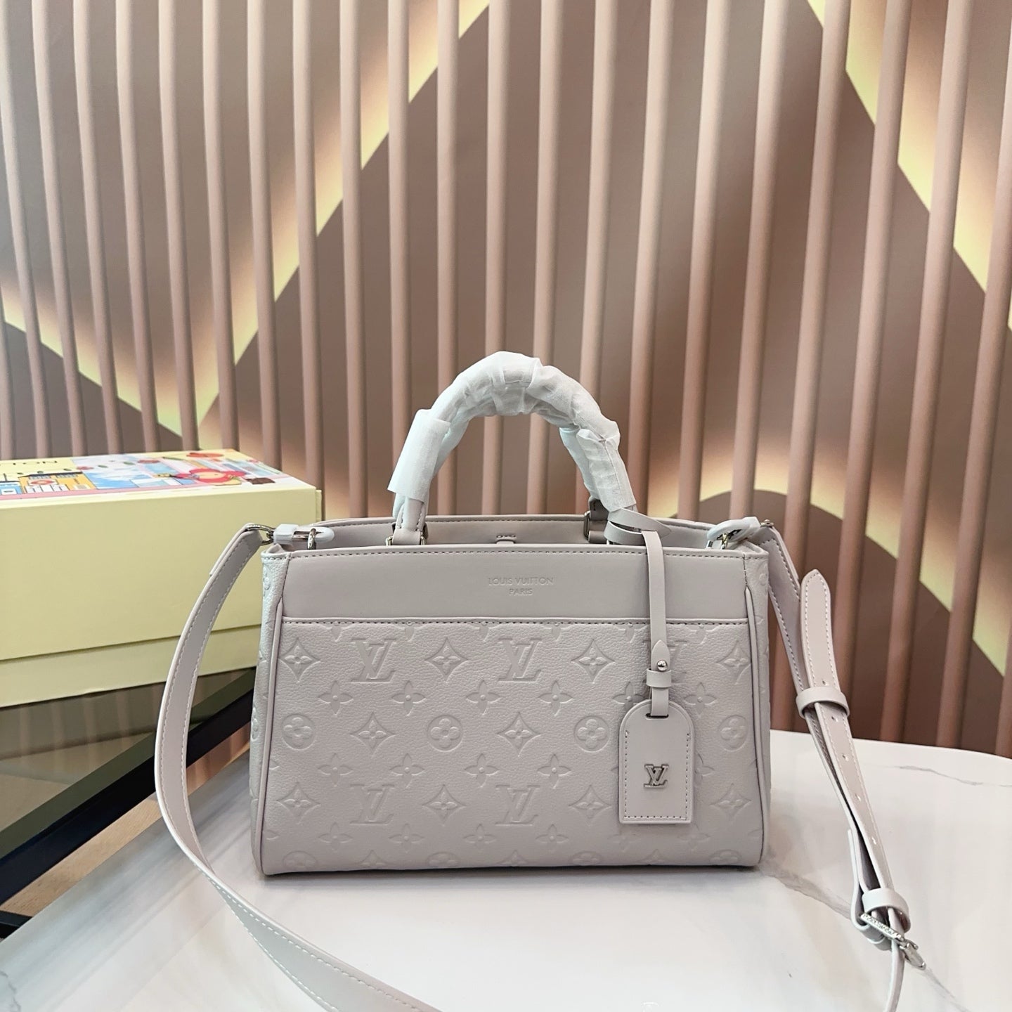 Elegant LV Louis Vuitton Embossed Tote Bag - Versatile Folding Gift Box