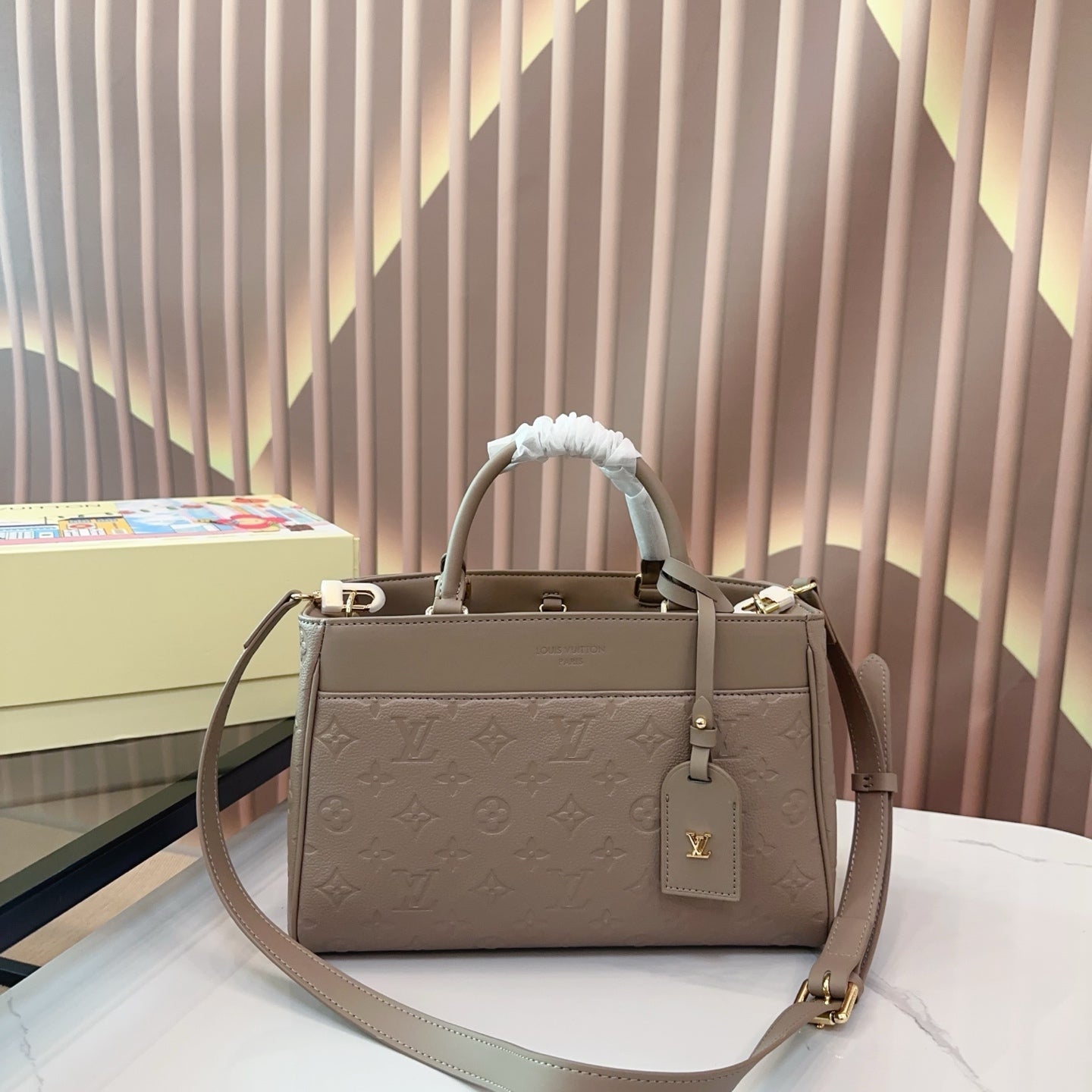 Elegant LV Louis Vuitton Embossed Tote Bag - Versatile Folding Gift Box