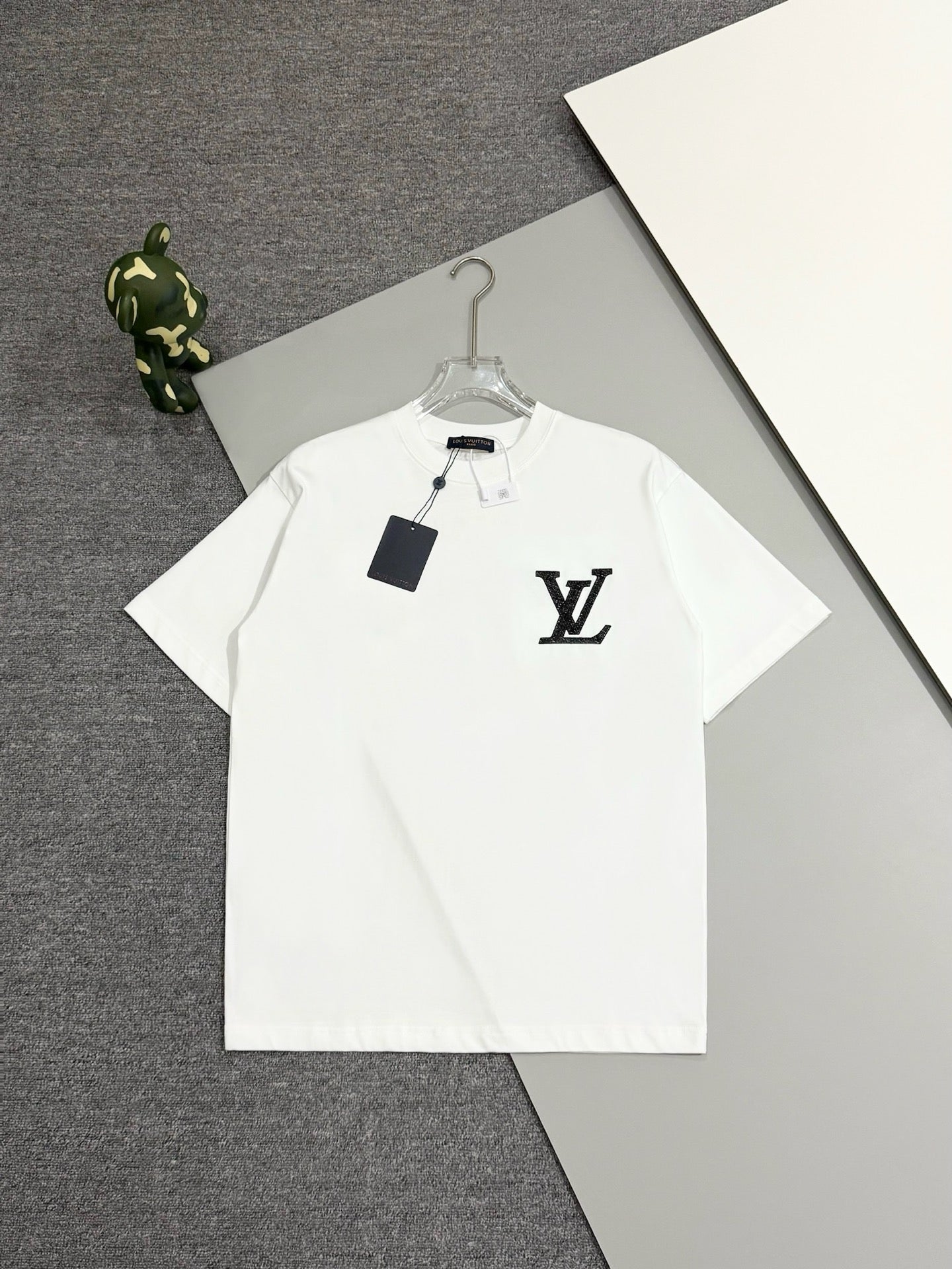 Louis Vuitton Unisex Short Sleeve T-Shirt with Luxury Embroidery