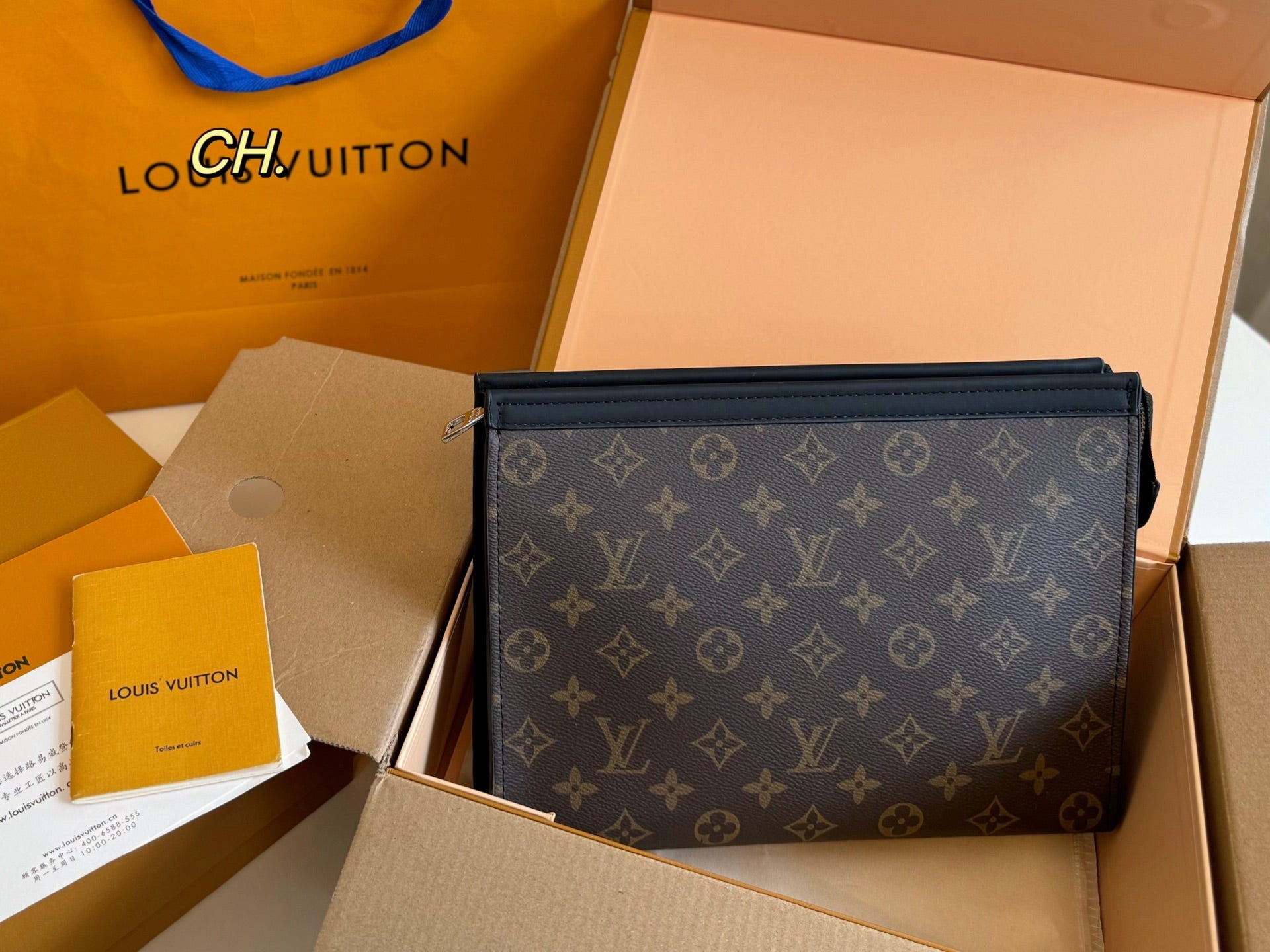 LV Louis Men's Clutch Bag - Classic Square Presbyopia Toiletry Bag