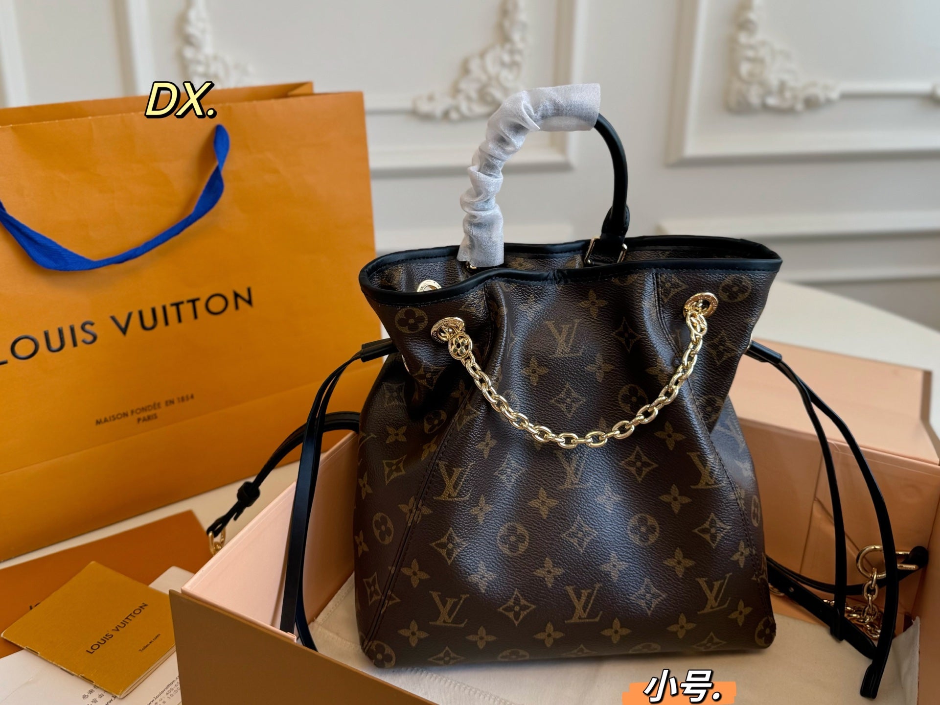 LV Louis Vuitton OFF DUTY Presbyopia Chain Bag - Adjustable & Stylish