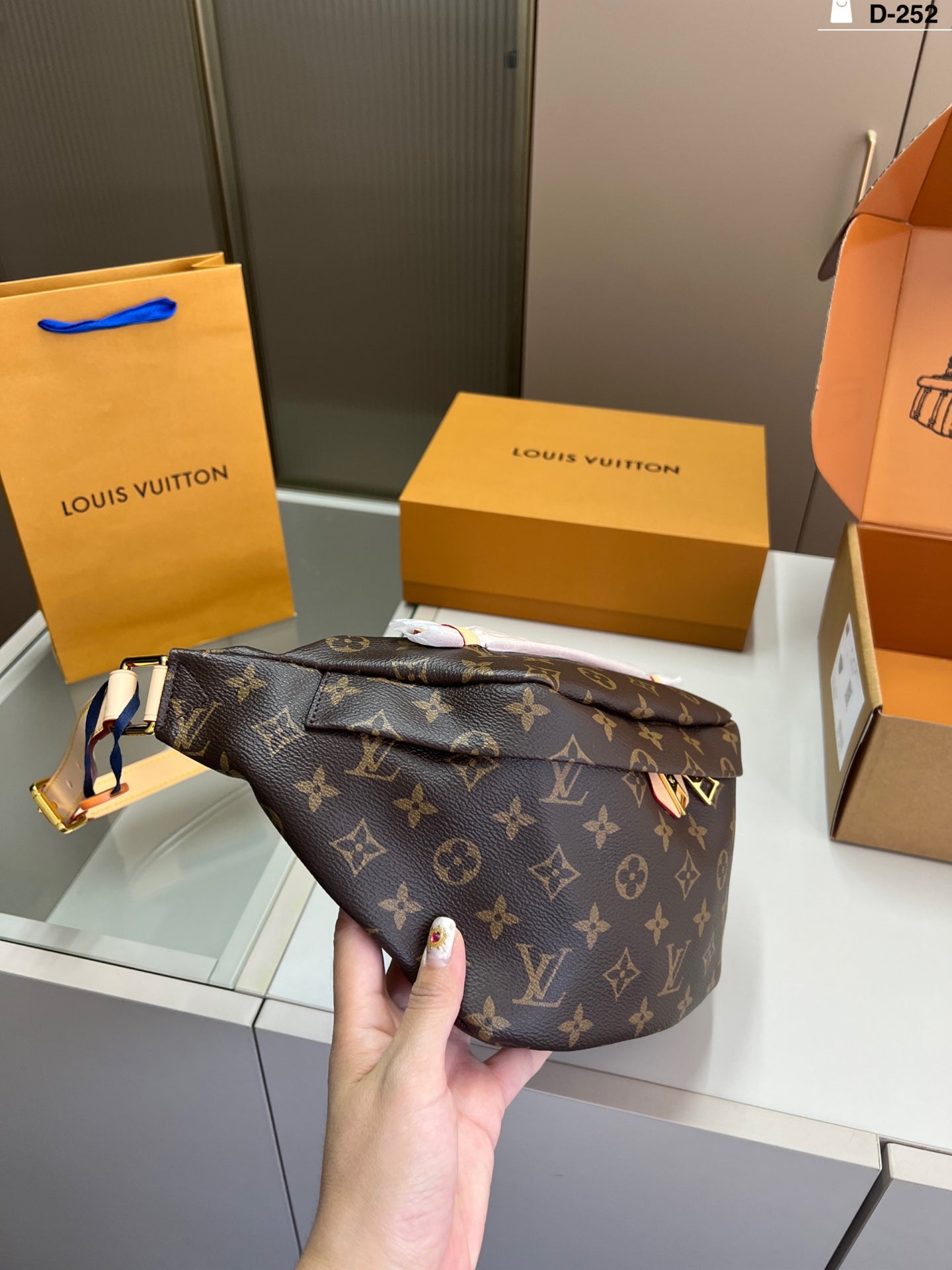Louis Vuitton Discovery Waist Bag - Stylish & Multifunctional Crossbody
