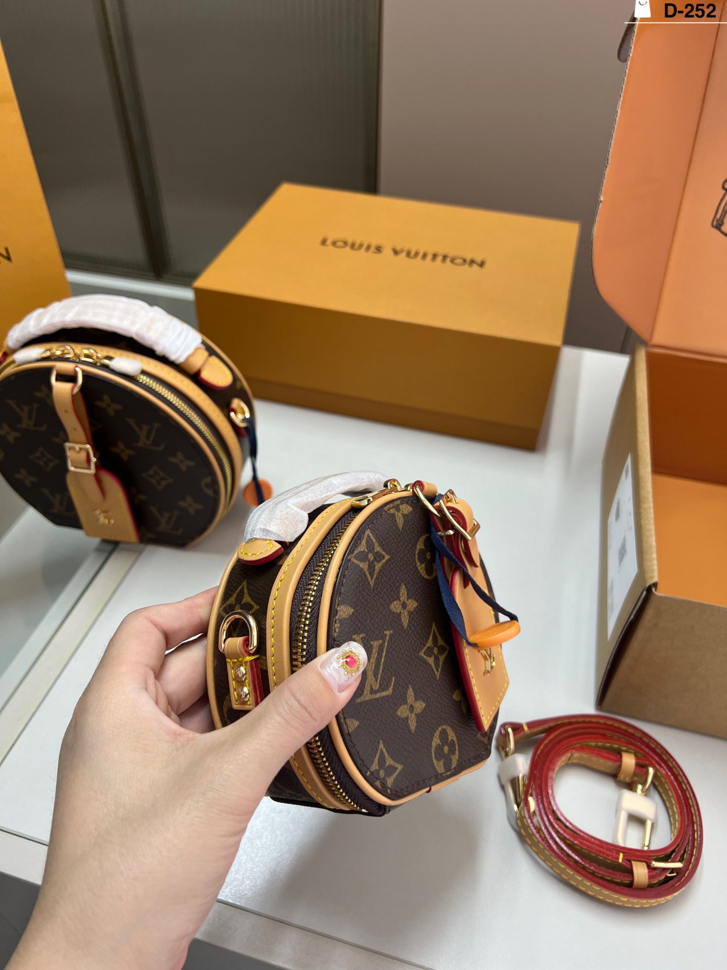 High-Quality D-252 Folding Cake Box - Small Size (13x12/17x15)