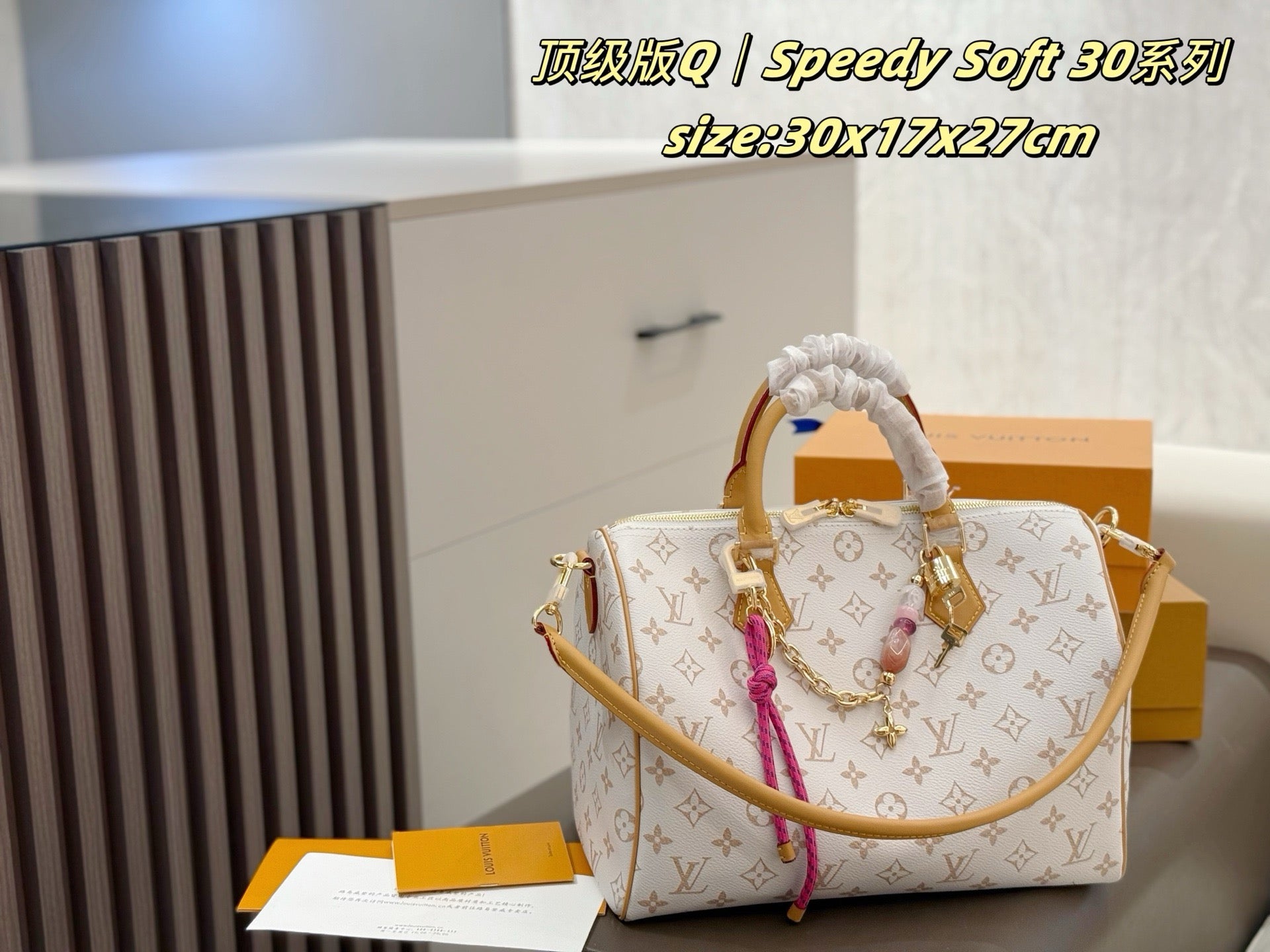 LV Speedy Soft 30 Bag - Versatile Style for Any Outfits