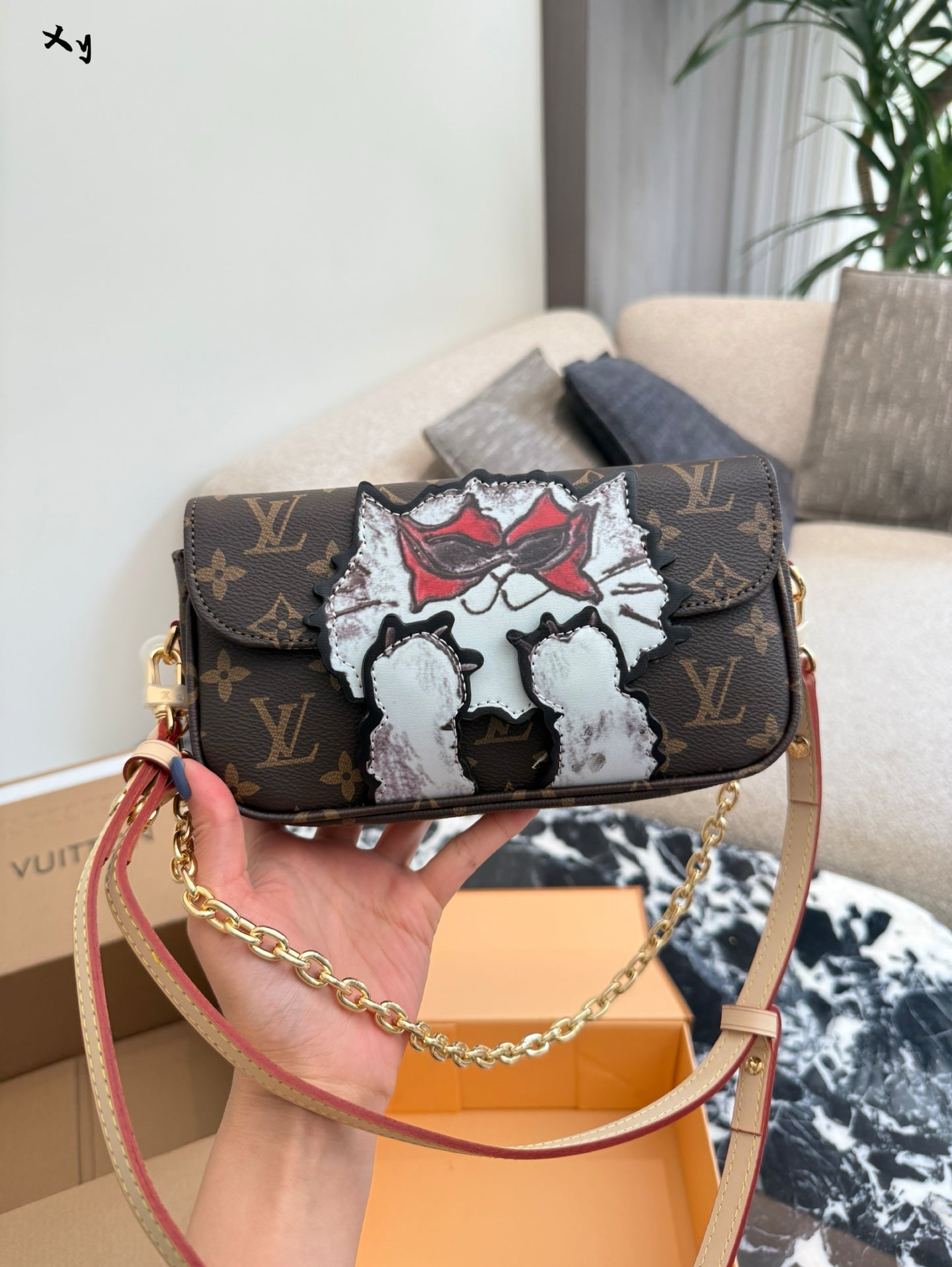 LVâœ–ï¸Grace Ivy Cat Series Crossbody Bag - 23cm Double Box