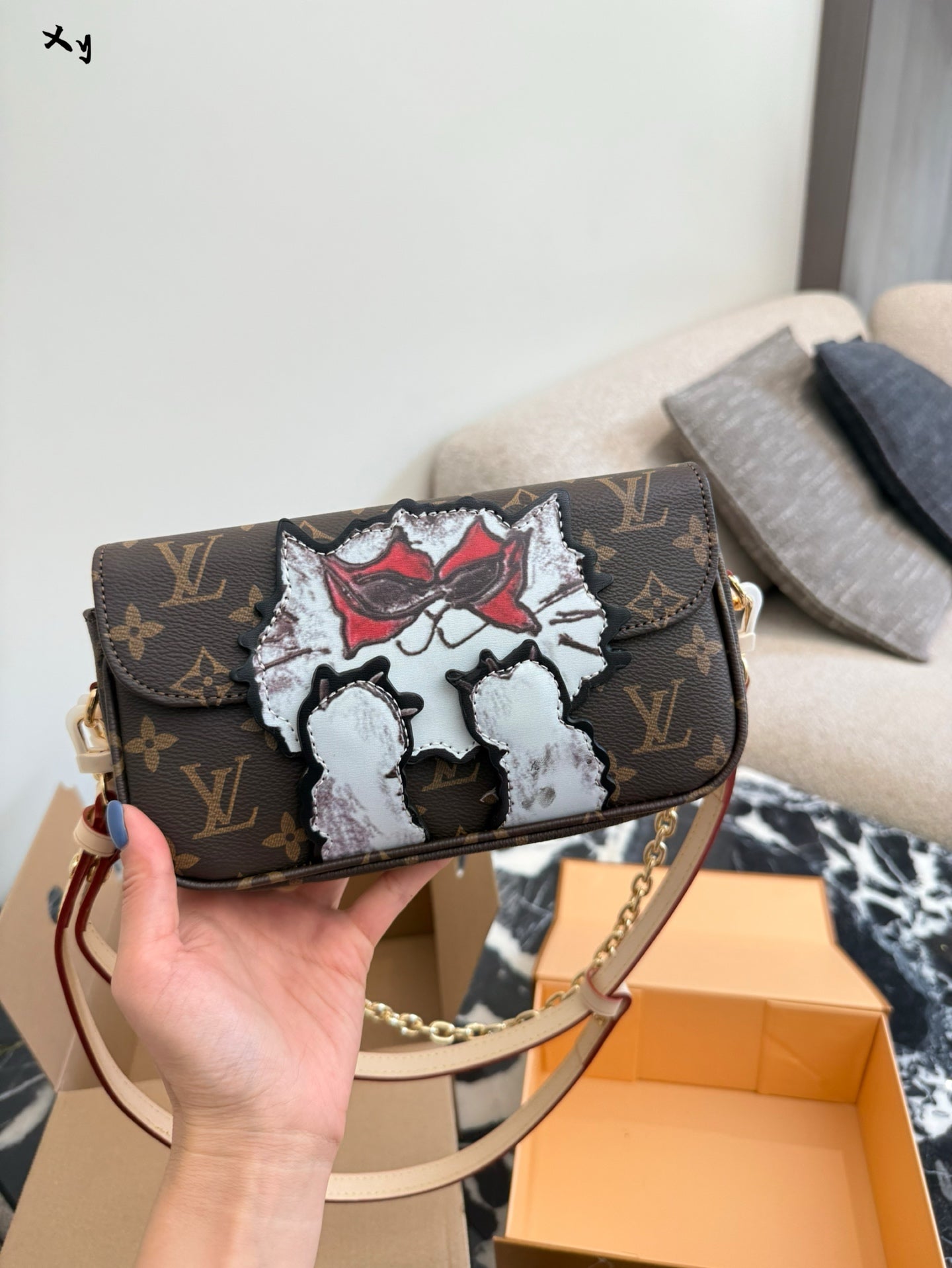LVâœ–ï¸Grace Ivy Cat Series Crossbody Bag - 23cm Double Box