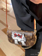 Abstract Co-Branded Cat Ivy Figure