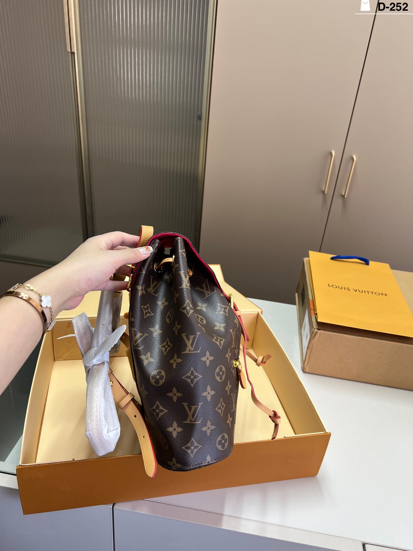 Stylish LV Chip Version Backpack - Large Capacity