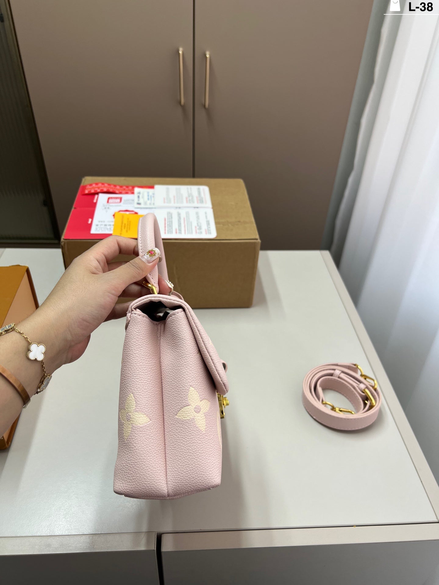 LV New Color Madeleine Portable Messenger Chain Bag