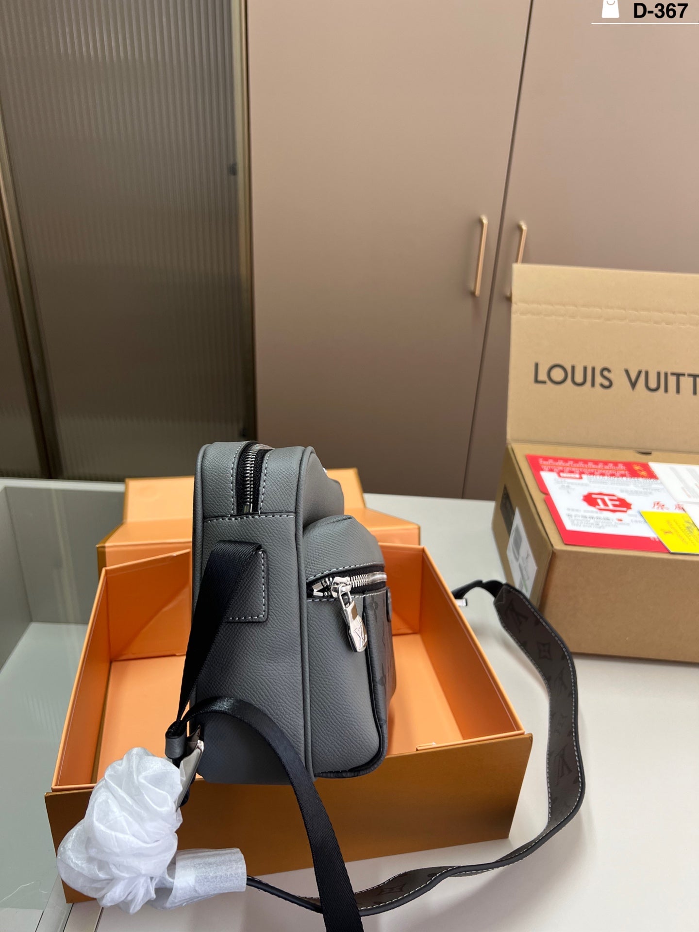 Louis Vuitton Classic Messenger Bag - Versatile Daily Companion