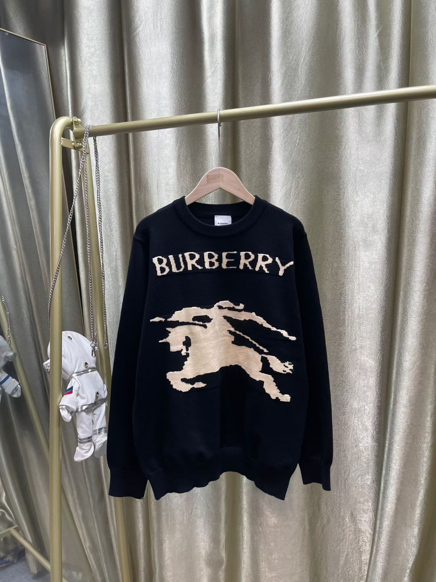 ** Burberry Jacquard Round Neck Sweater - Luxury Wool Blend for Men & Women

**