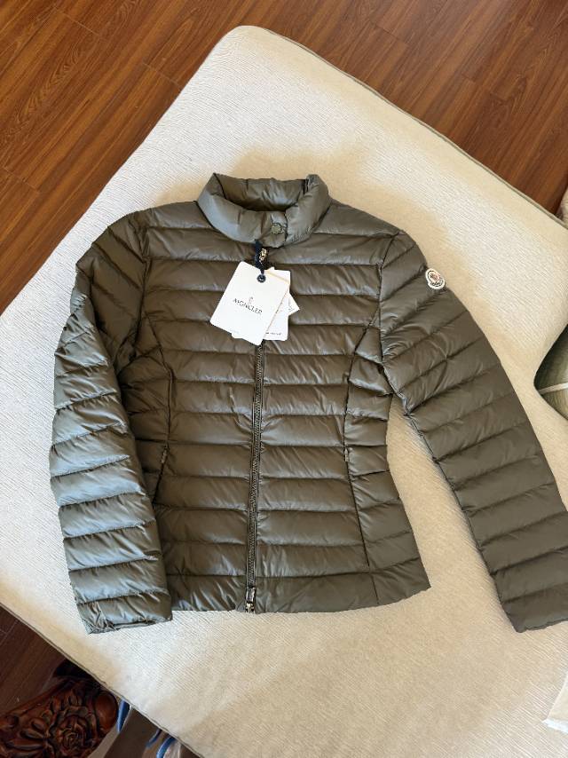 Women's Luxurious Lightweight Down Jacket - Moncler Meng Mouth