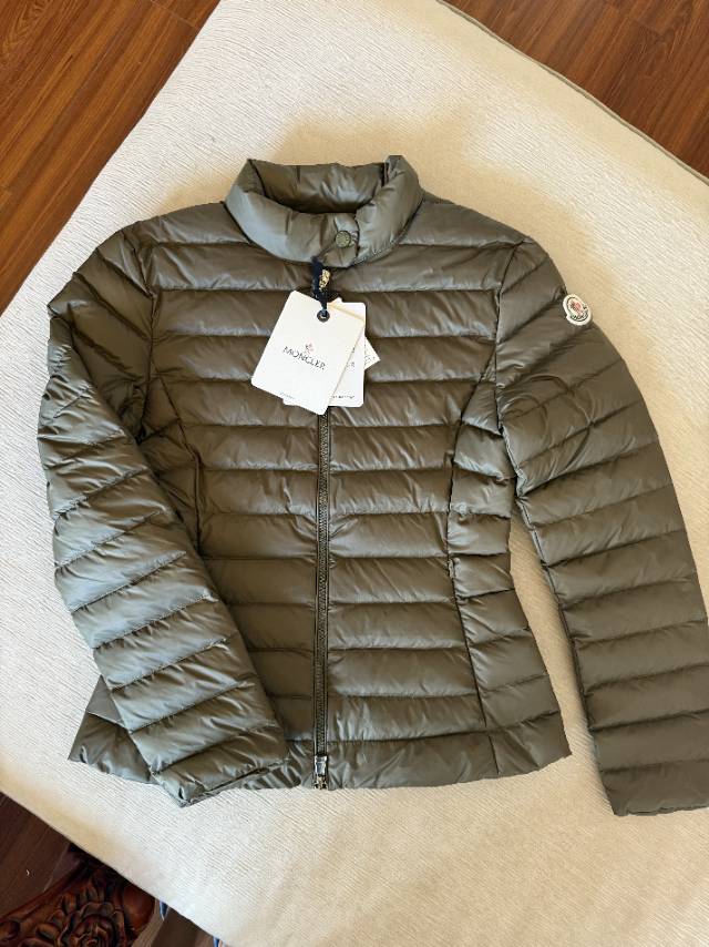 Women's Luxury Down Jacket with Innovative Wool Sleeves