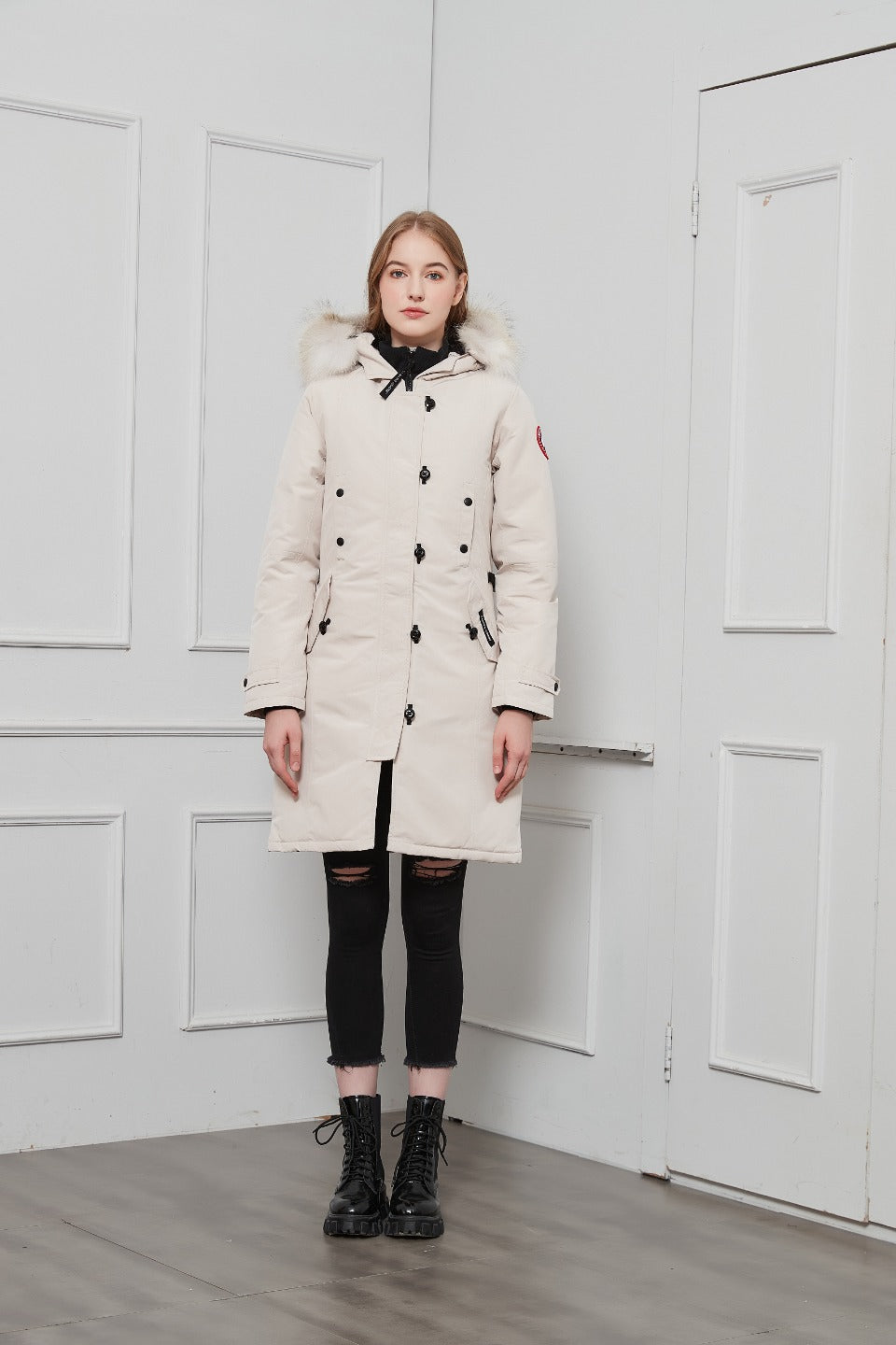 Canada Goose Women's Down Jacket - Premium Cold-Weather Insulation