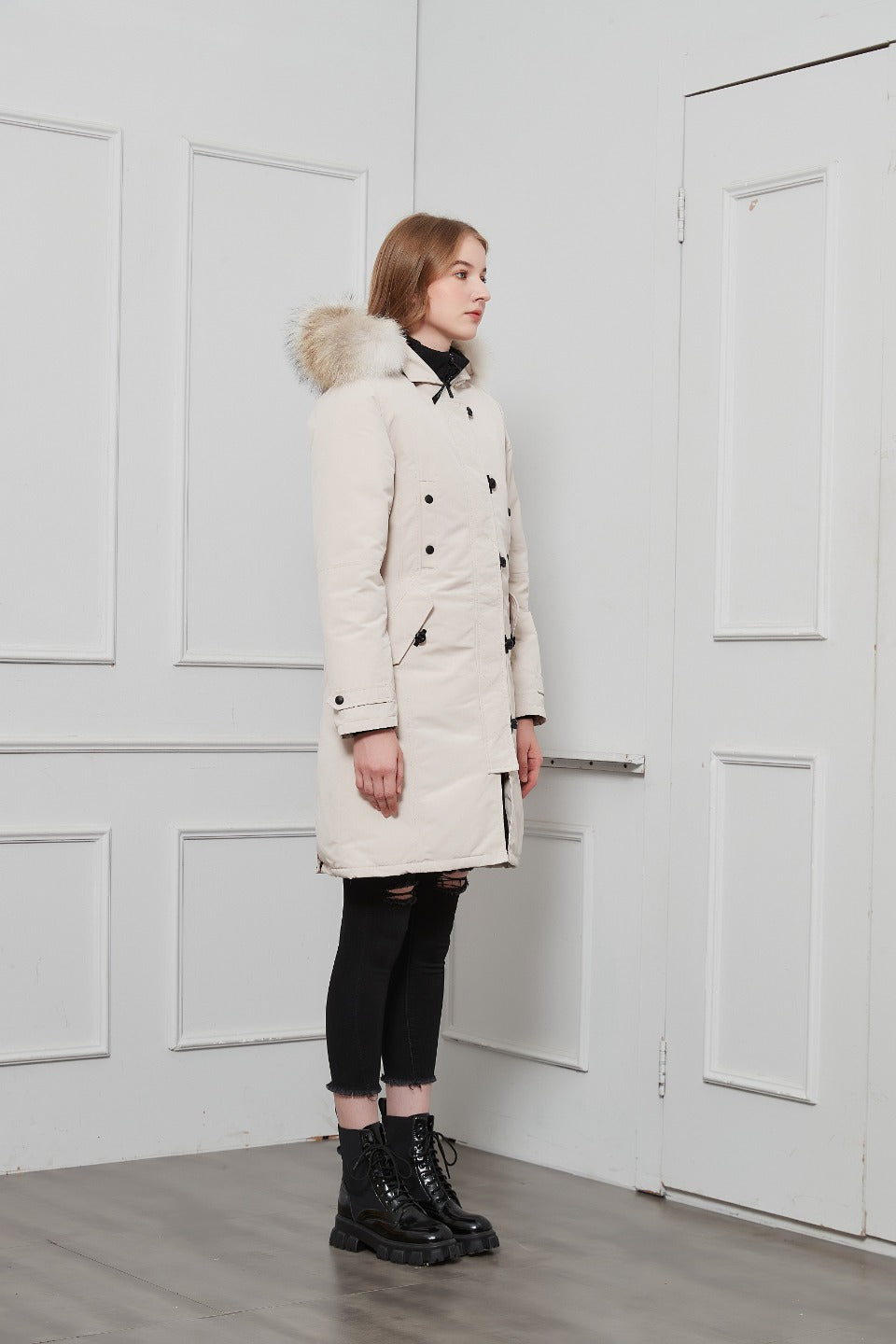 Canada Goose Women's Down Jacket - Premium Cold-Weather Insulation