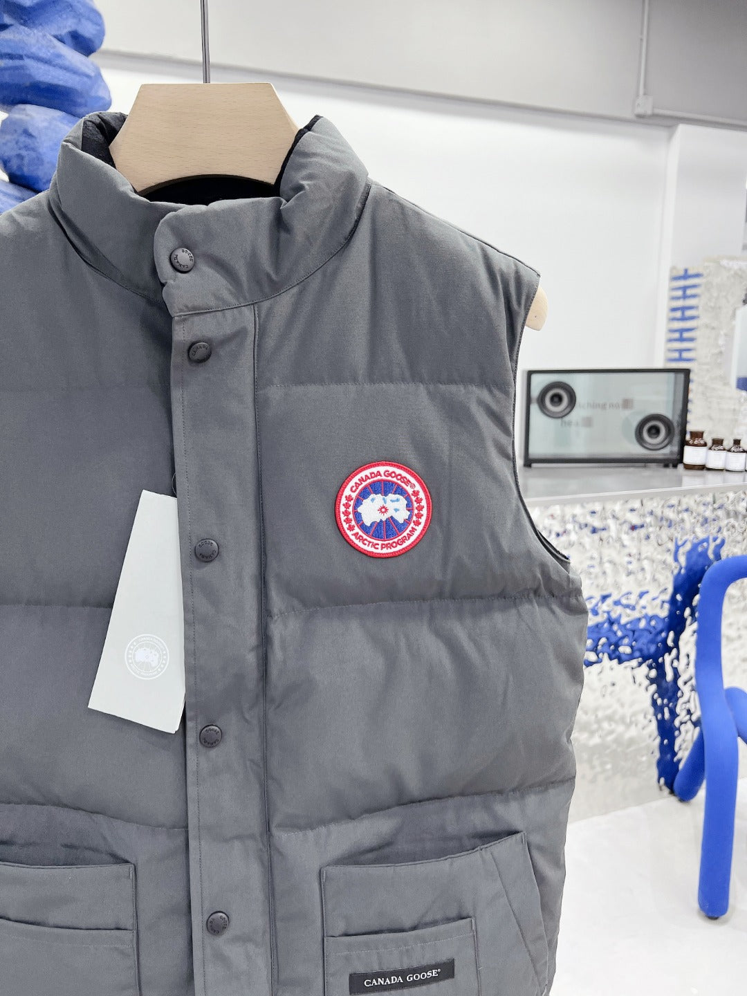 Canada Goose Freestyle Crew Vest for Couples - Stylish & Versatile