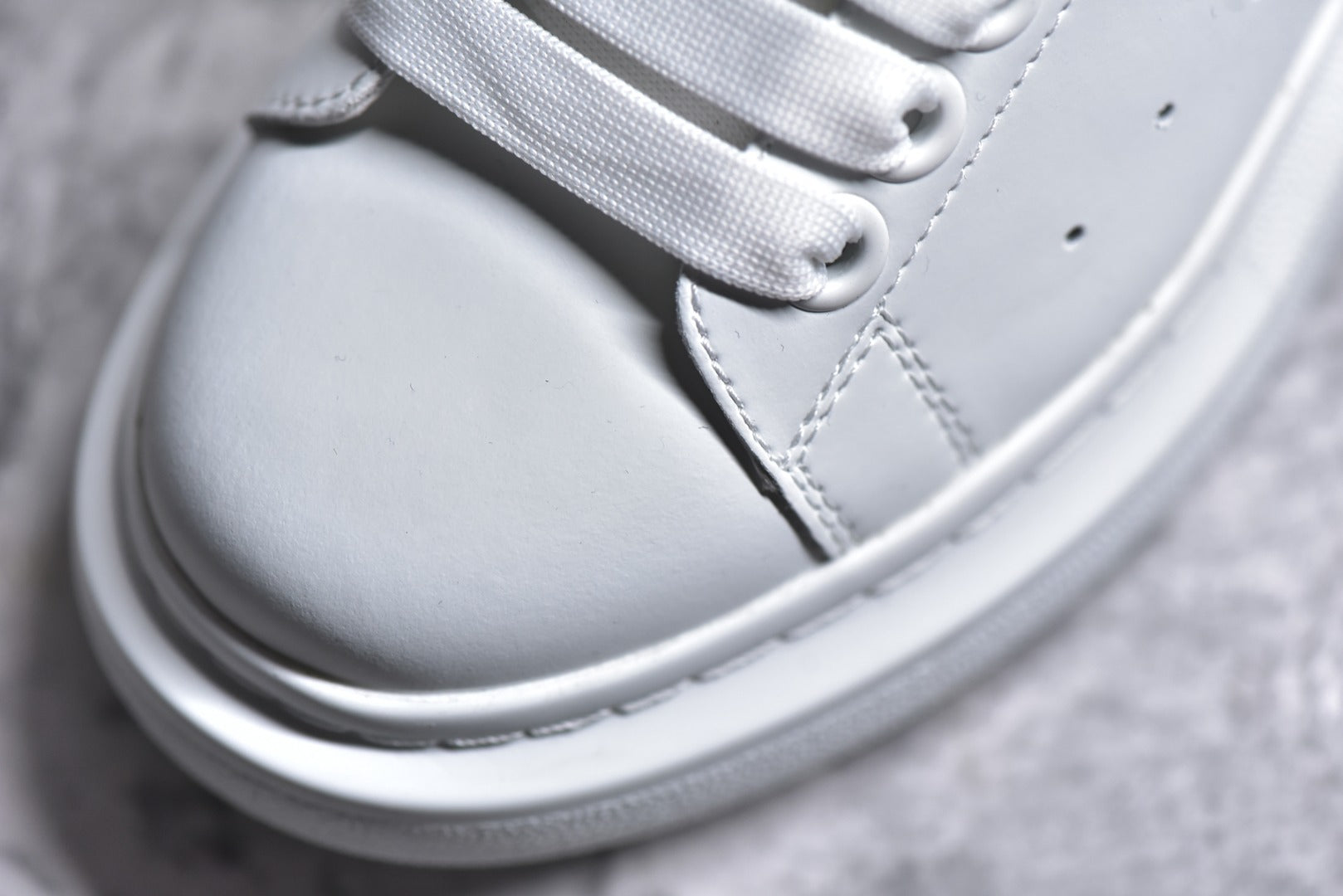 Alexander McQueen White Sneakers Full Set - Limited Edition