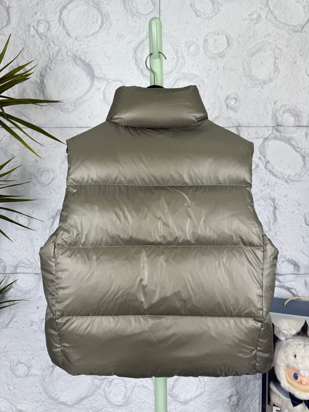 Canada Goose Crofton Lightweight Down Vest - Menâ€™s Premium Windproof Jacket