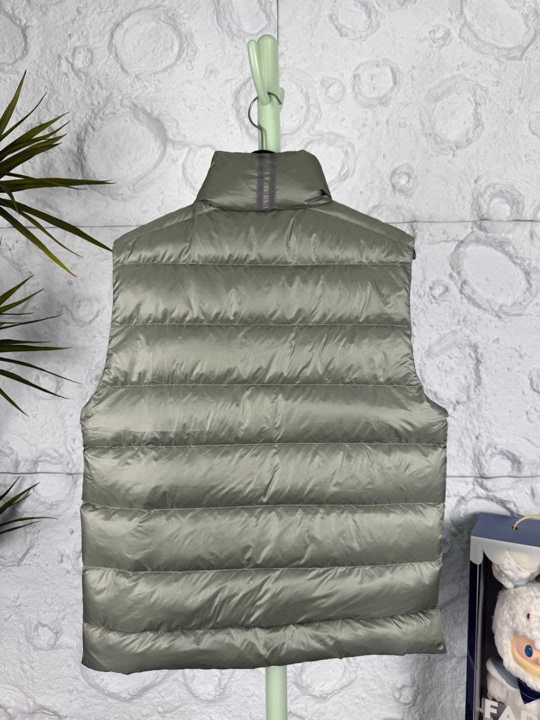 Canada Goose Crofton Light Down Vest - Premium Windproof & Water-Repellent
