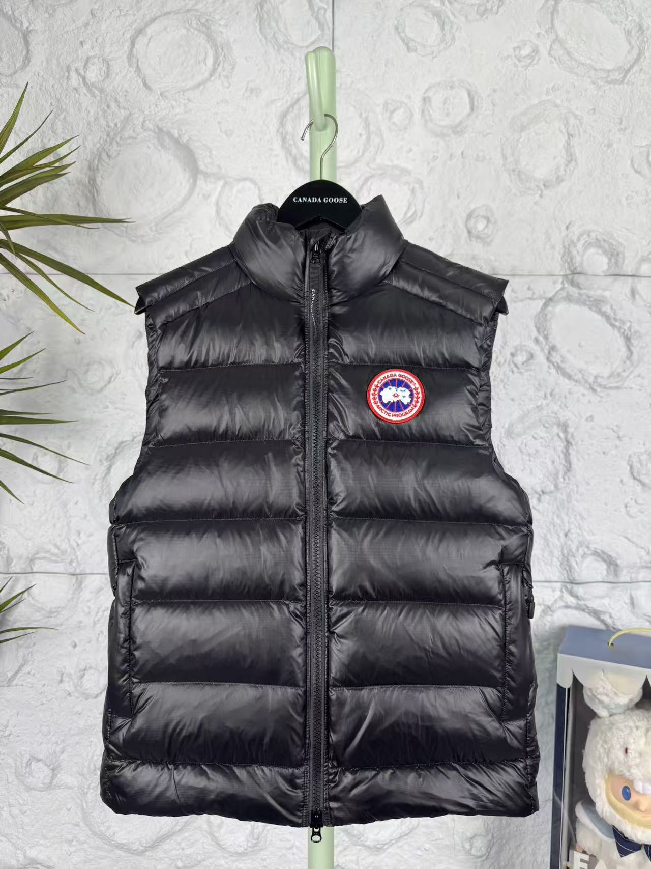 Canada Goose Crofton Light Down Vest - 700 Fill Power, Windproof & Water-Repellent