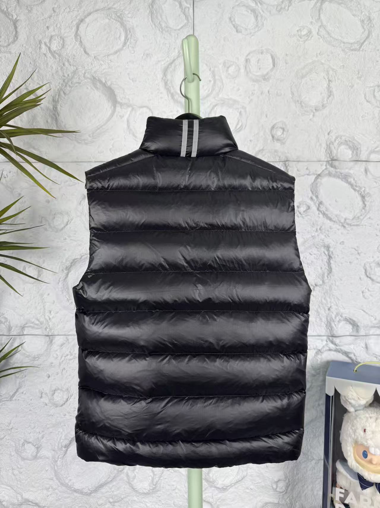 Canada Goose Crofton Light Down Vest - 700 Fill Power, Windproof & Water-Repellent